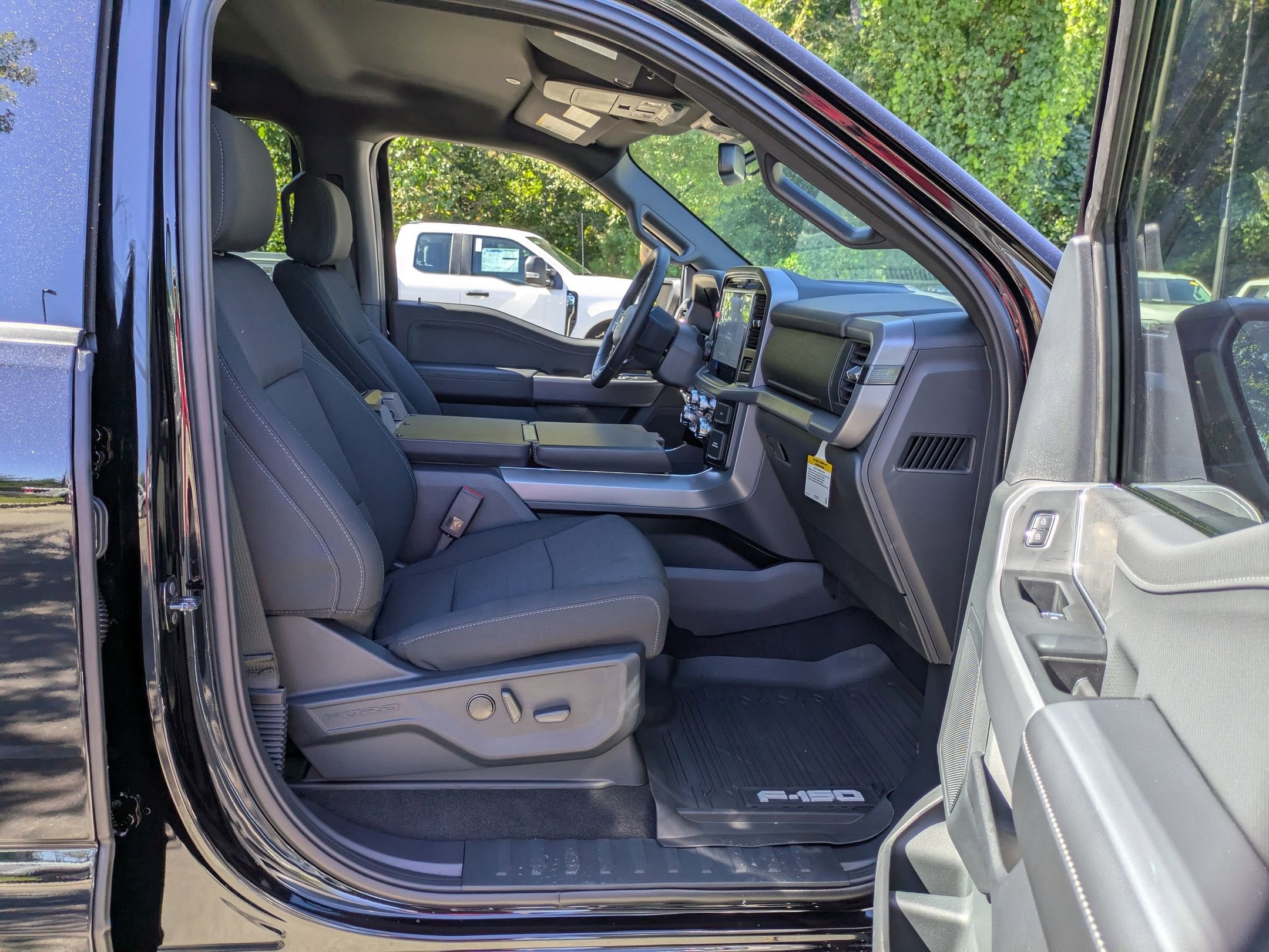 2025 Ford F-150 XLT - 6" lift custom wheels,Leather