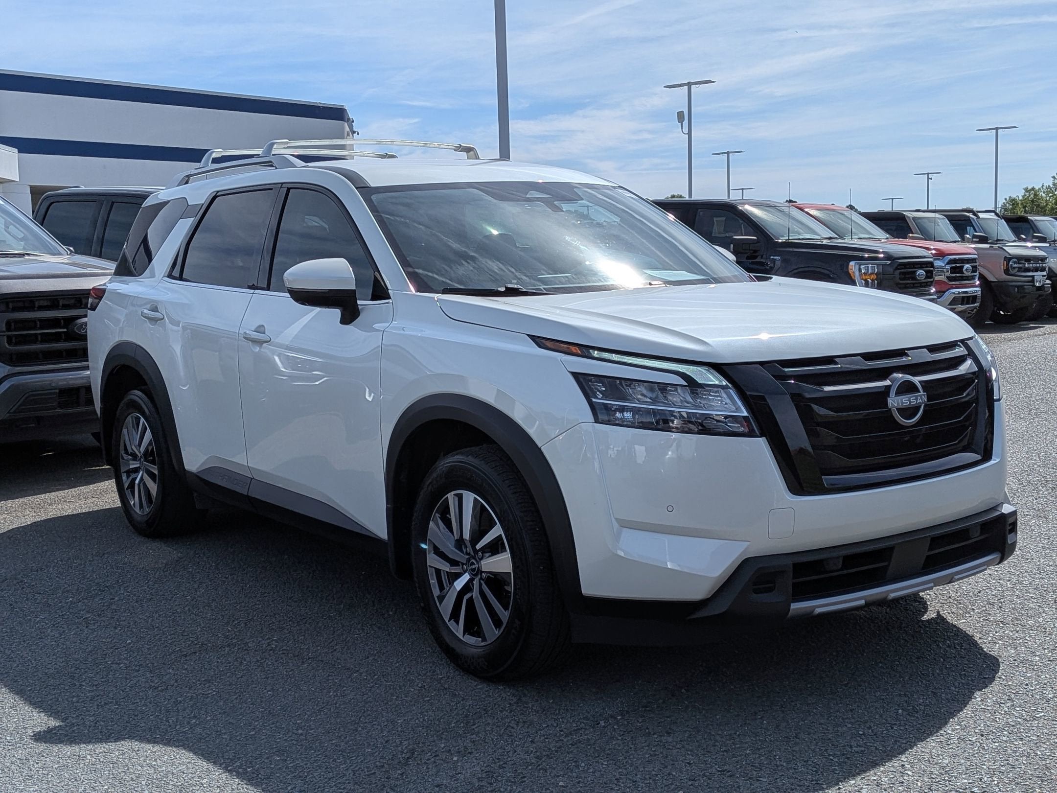 2024 Nissan Pathfinder SL