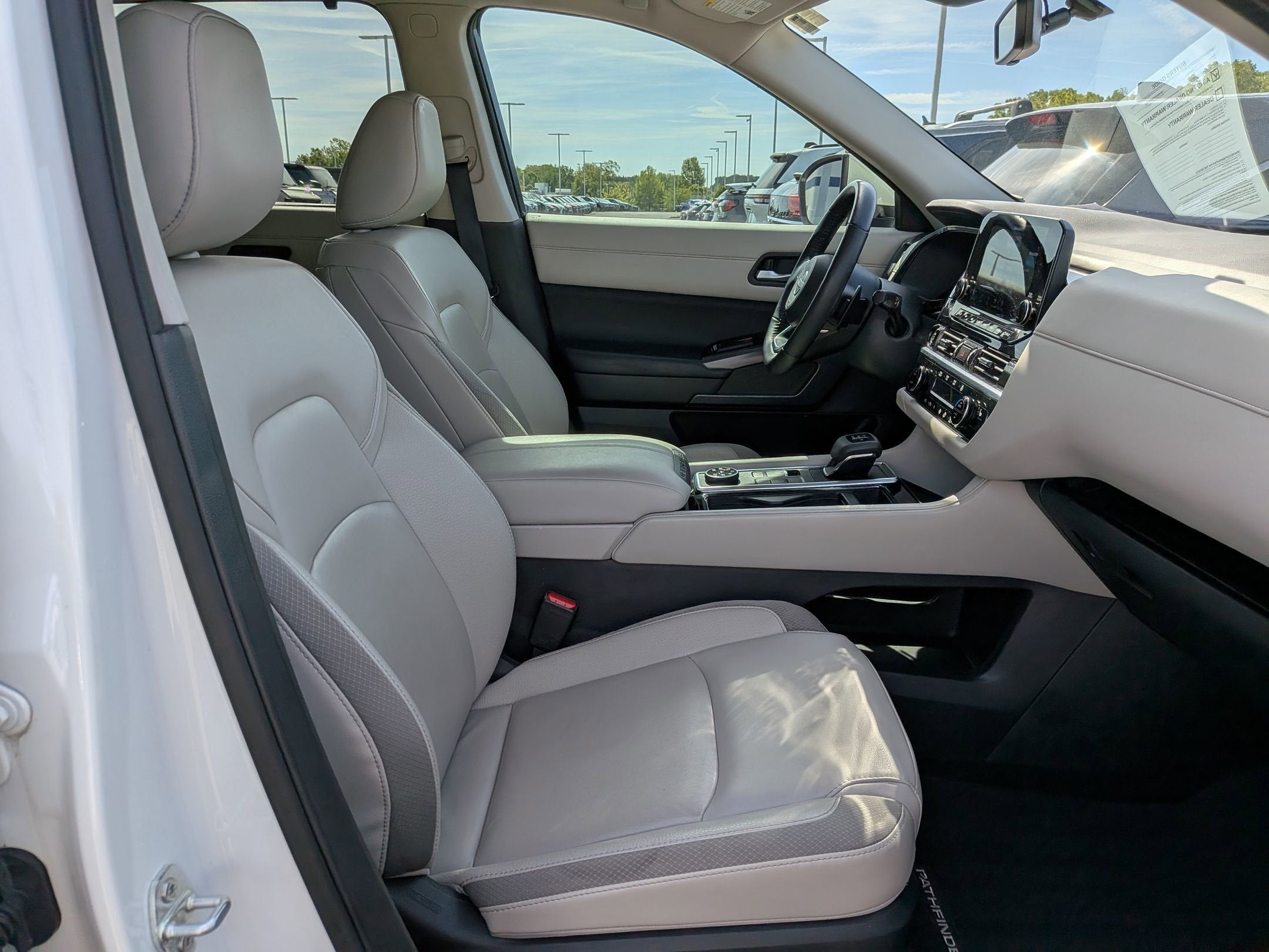 2024 Nissan Pathfinder SL