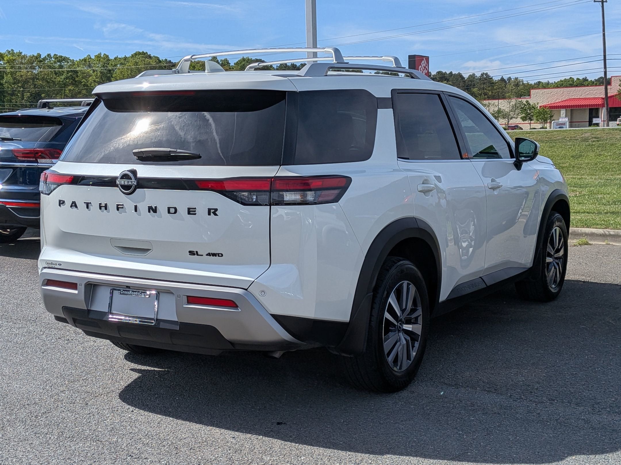 2024 Nissan Pathfinder SL