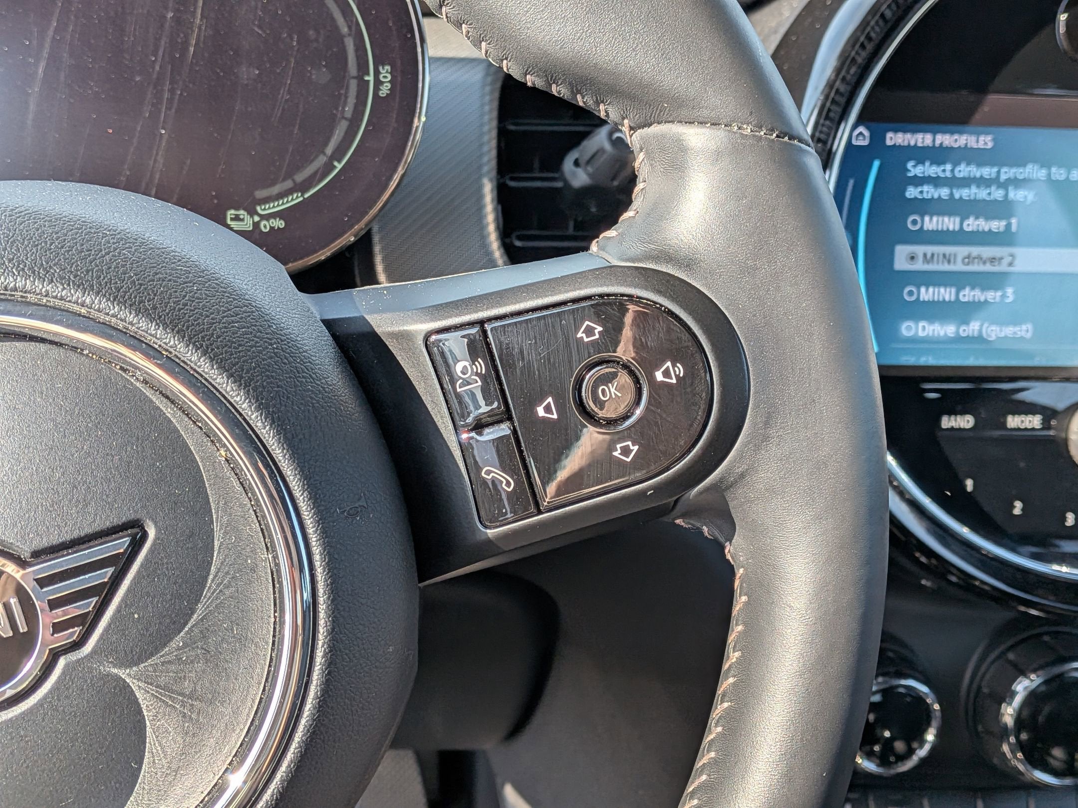 2023 MINI Hardtop 2 Door Cooper SE Signature