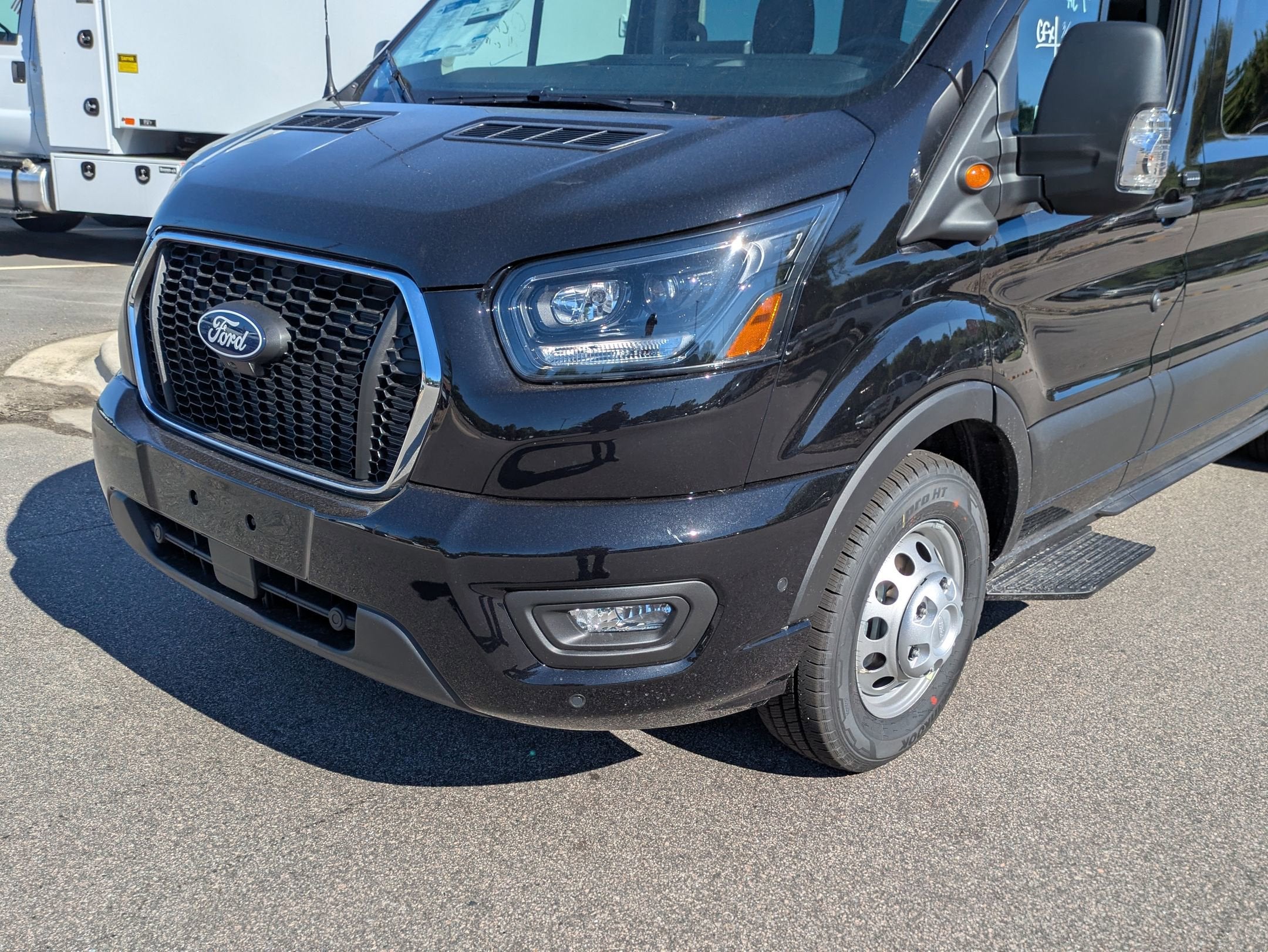 2026 Ford Transit Passenger Wagon XLT