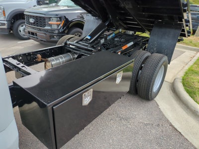 2027 Ford Super Duty F-350 DRW XL
