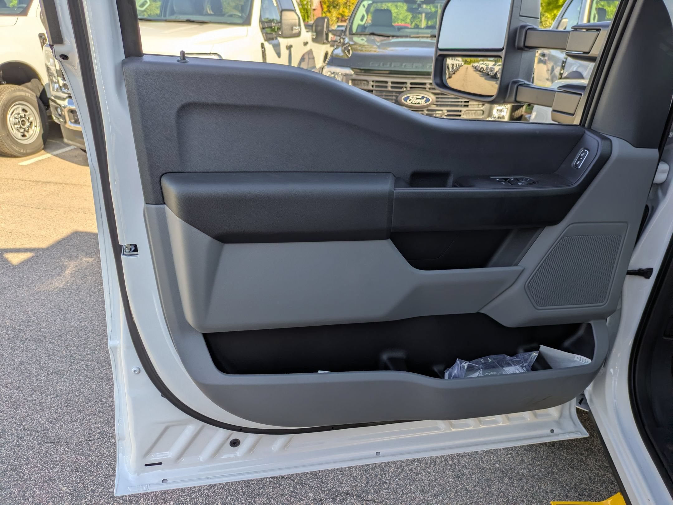 2027 Ford Super Duty F-350 DRW XL