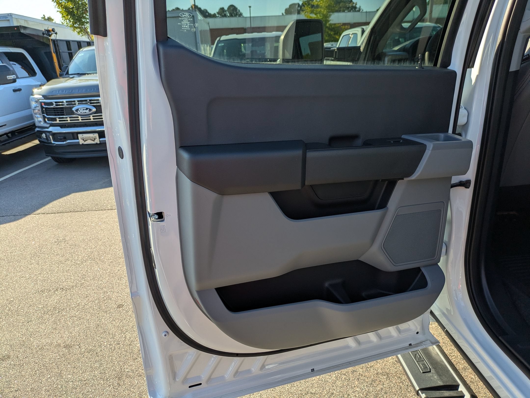 2027 Ford Super Duty F-550 DRW XL