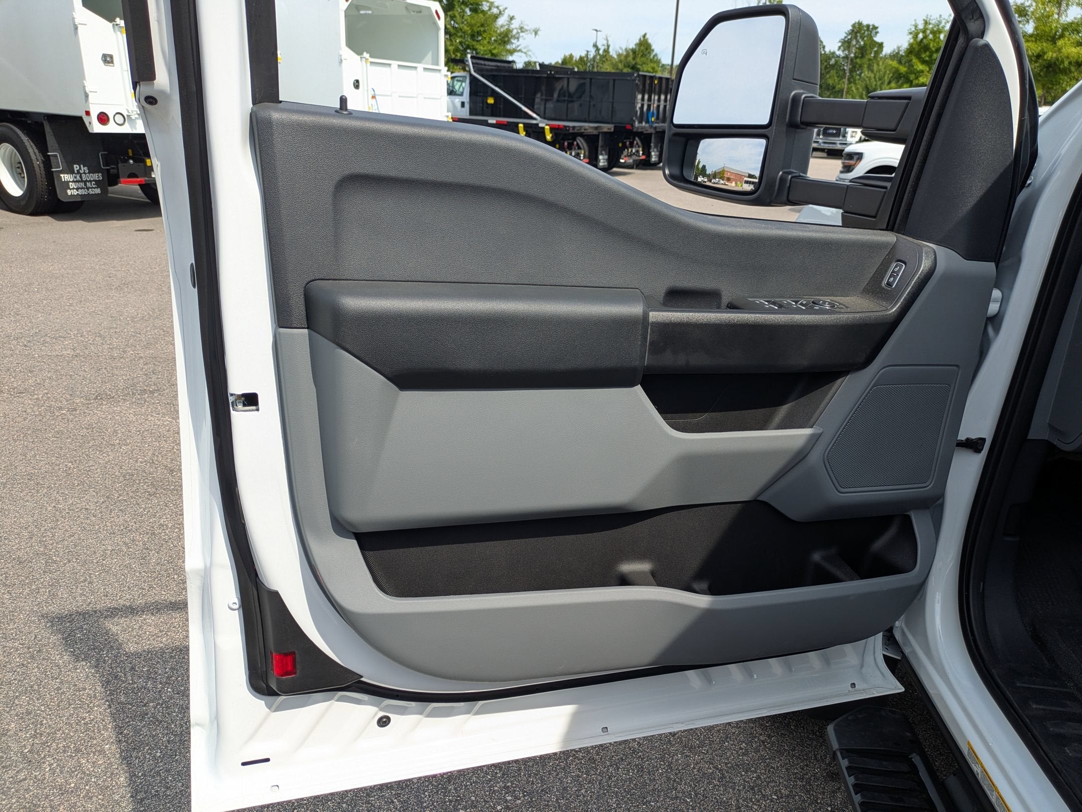 2026 Ford Super Duty F-550 DRW XL