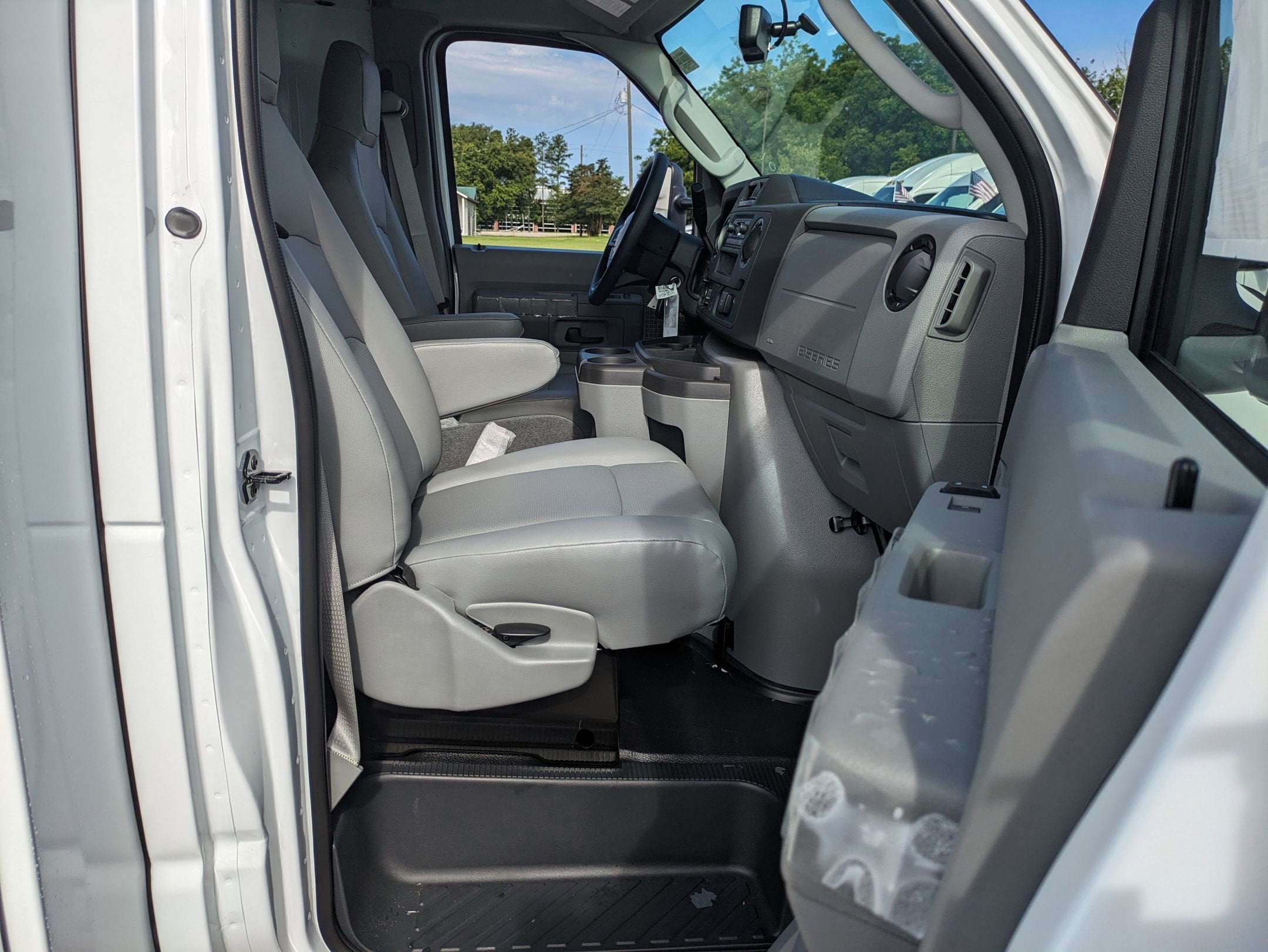 2026 Ford E-Series Cutaway Base