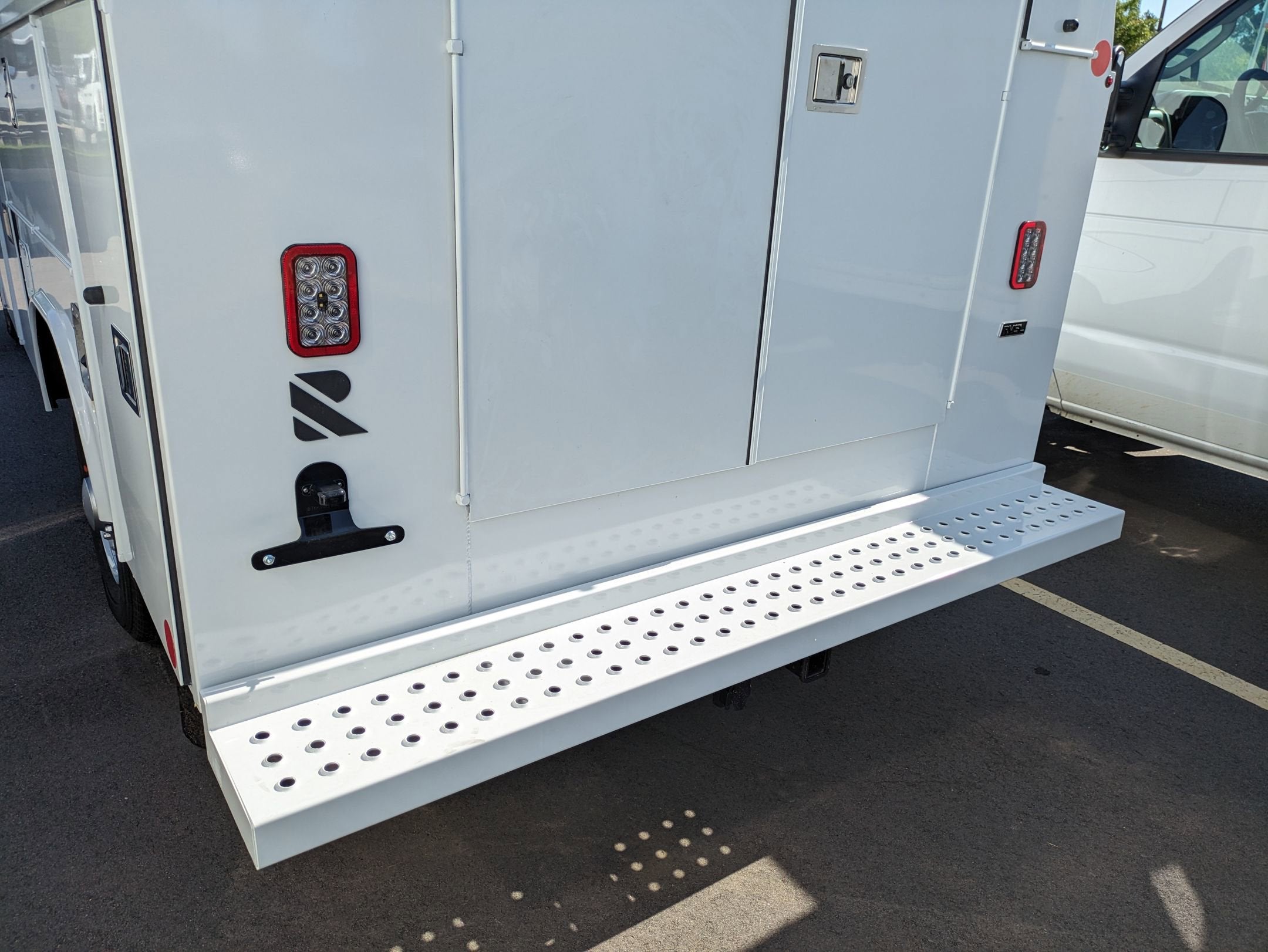 2026 Ford E-Series Cutaway E-350 SRW 138" WB