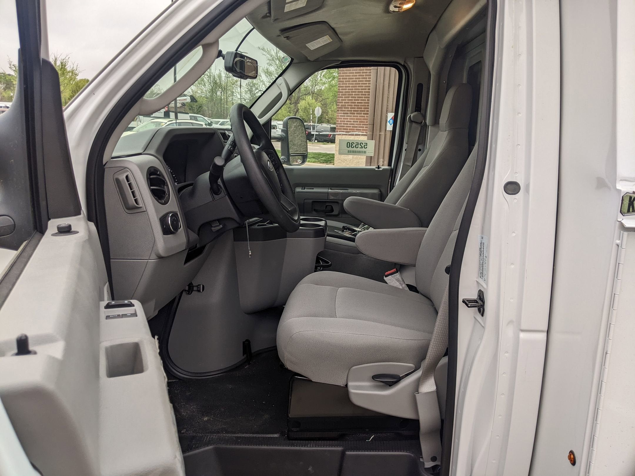 2025 Ford E-Series Cutaway E-350 SRW 138" WB