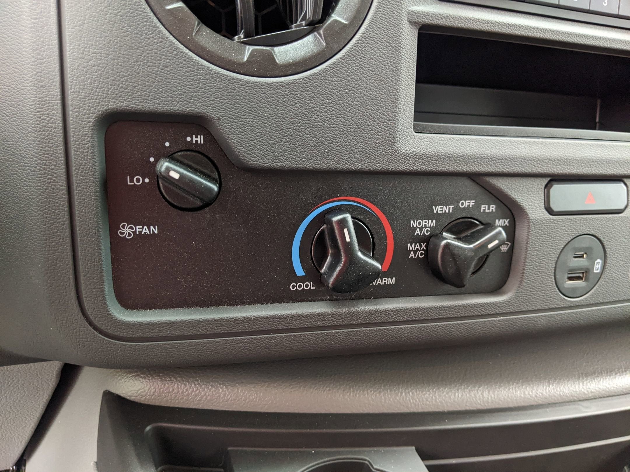 2025 Ford E-Series Cutaway E-350 SRW 138" WB