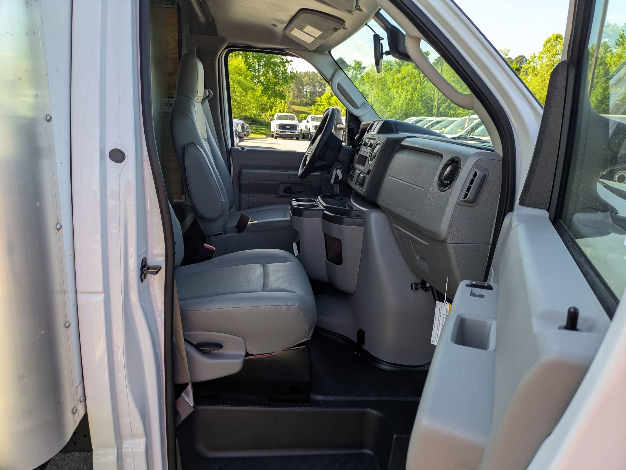 2027 Ford E-Series Cutaway Base