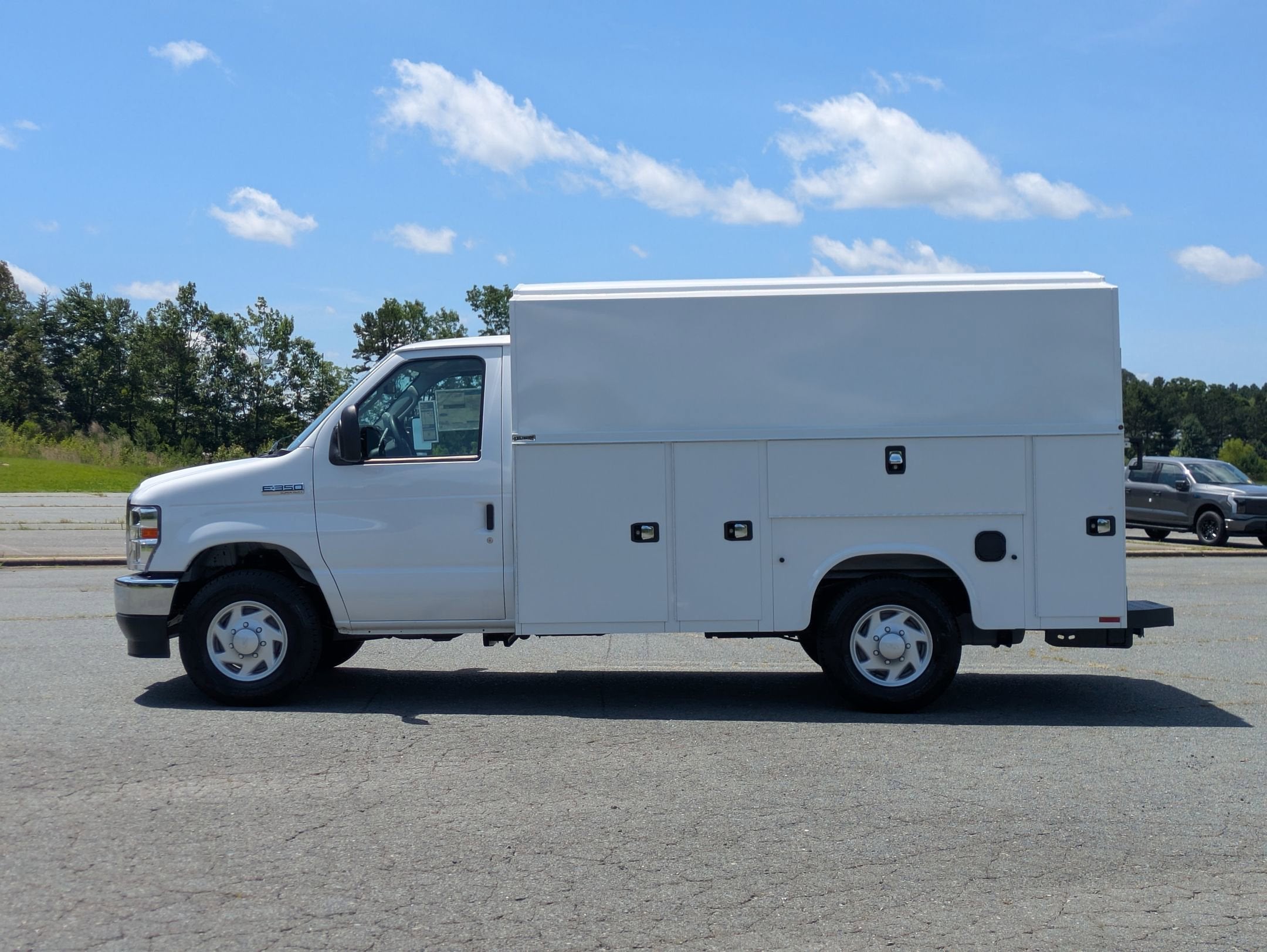 2026 Ford E-Series Cutaway Base