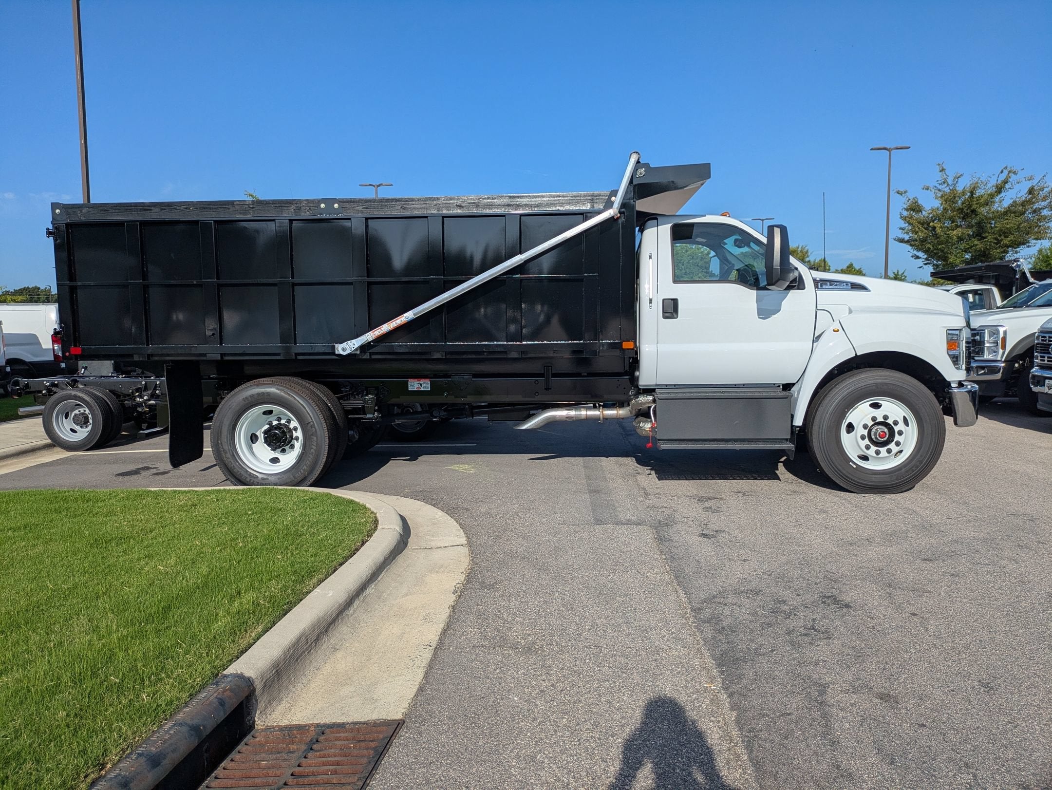 2027 Ford F-750SD Base