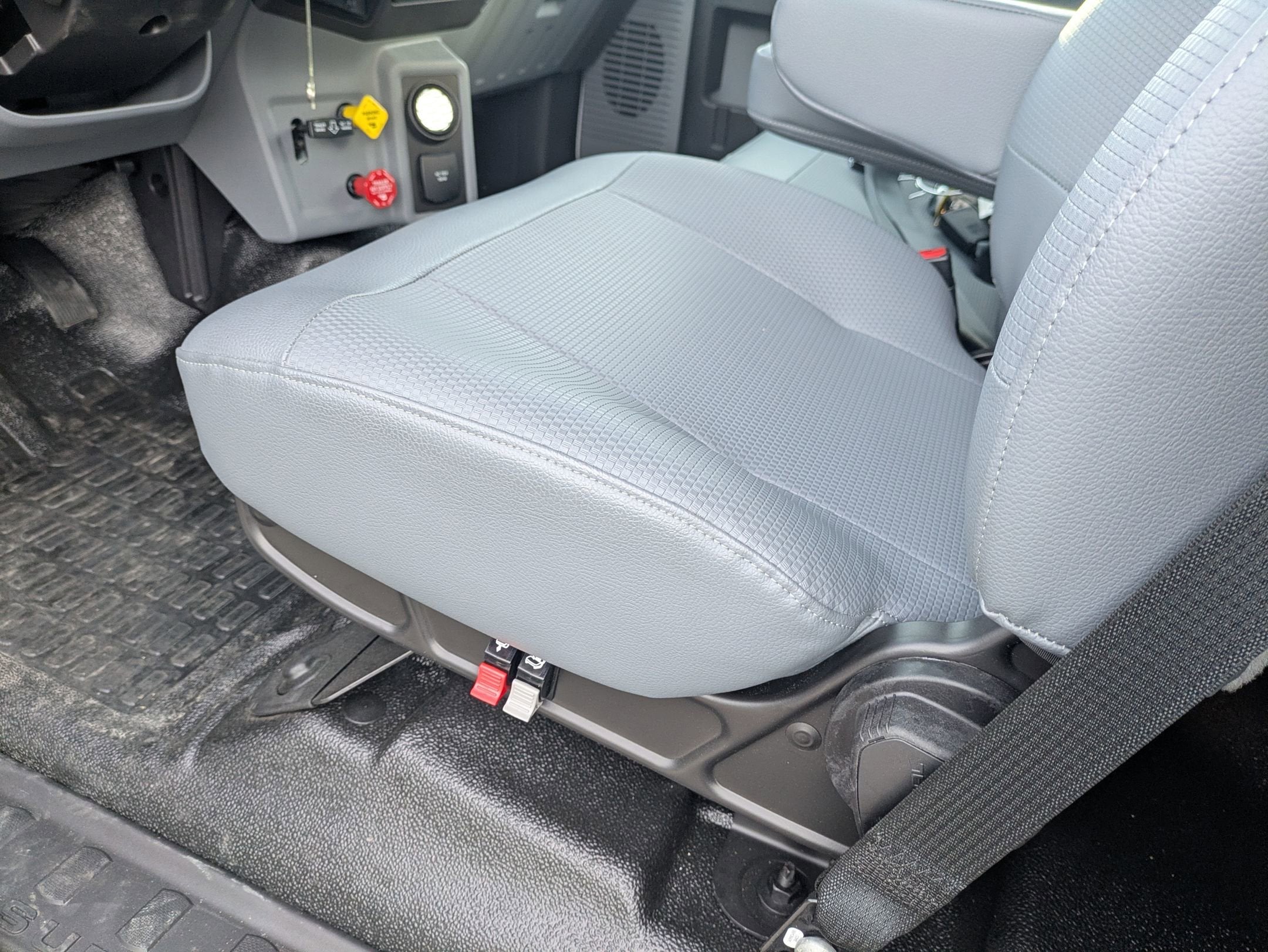 2027 Ford F-750SD Base