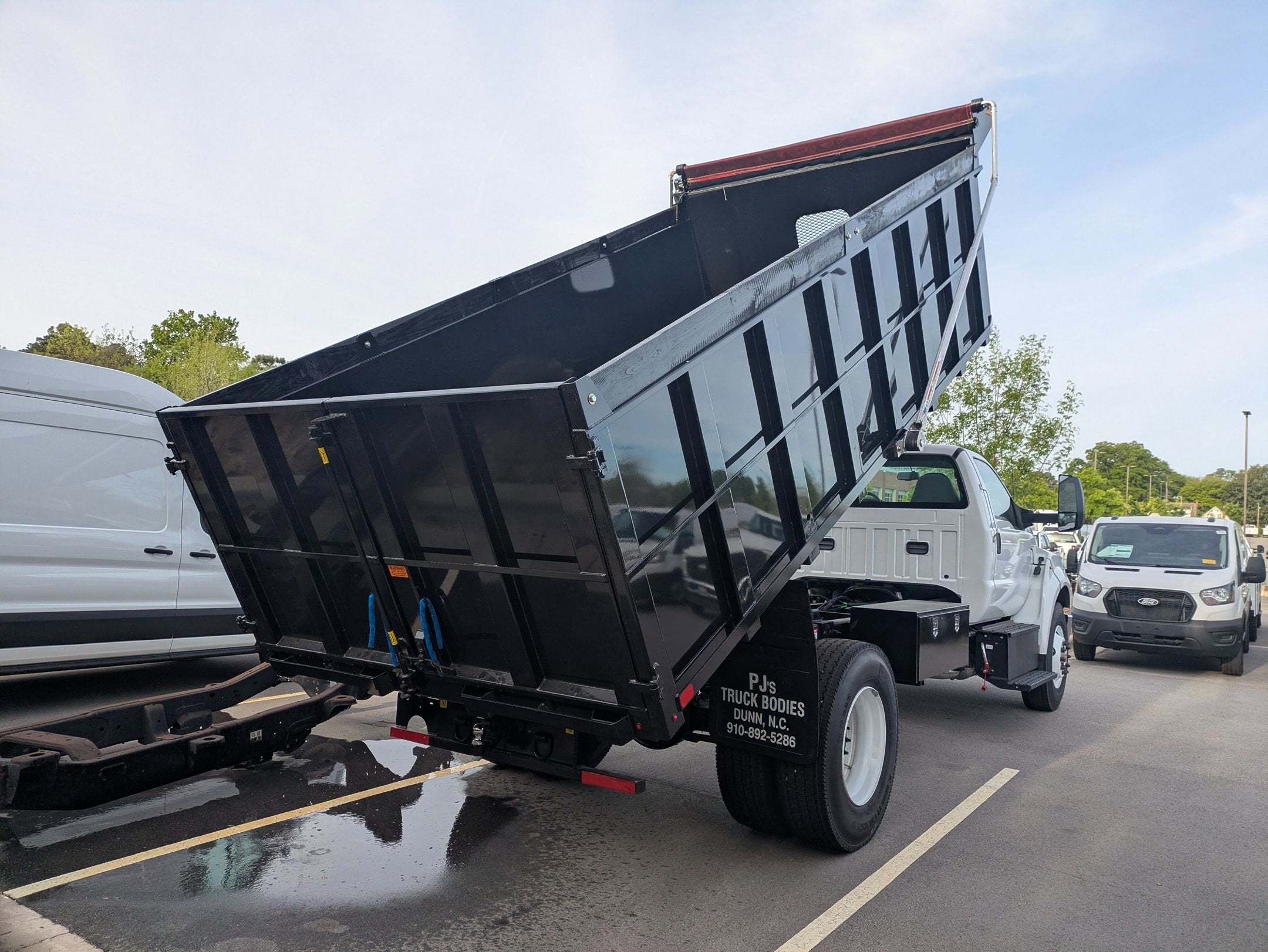 2027 Ford F-750SD Base