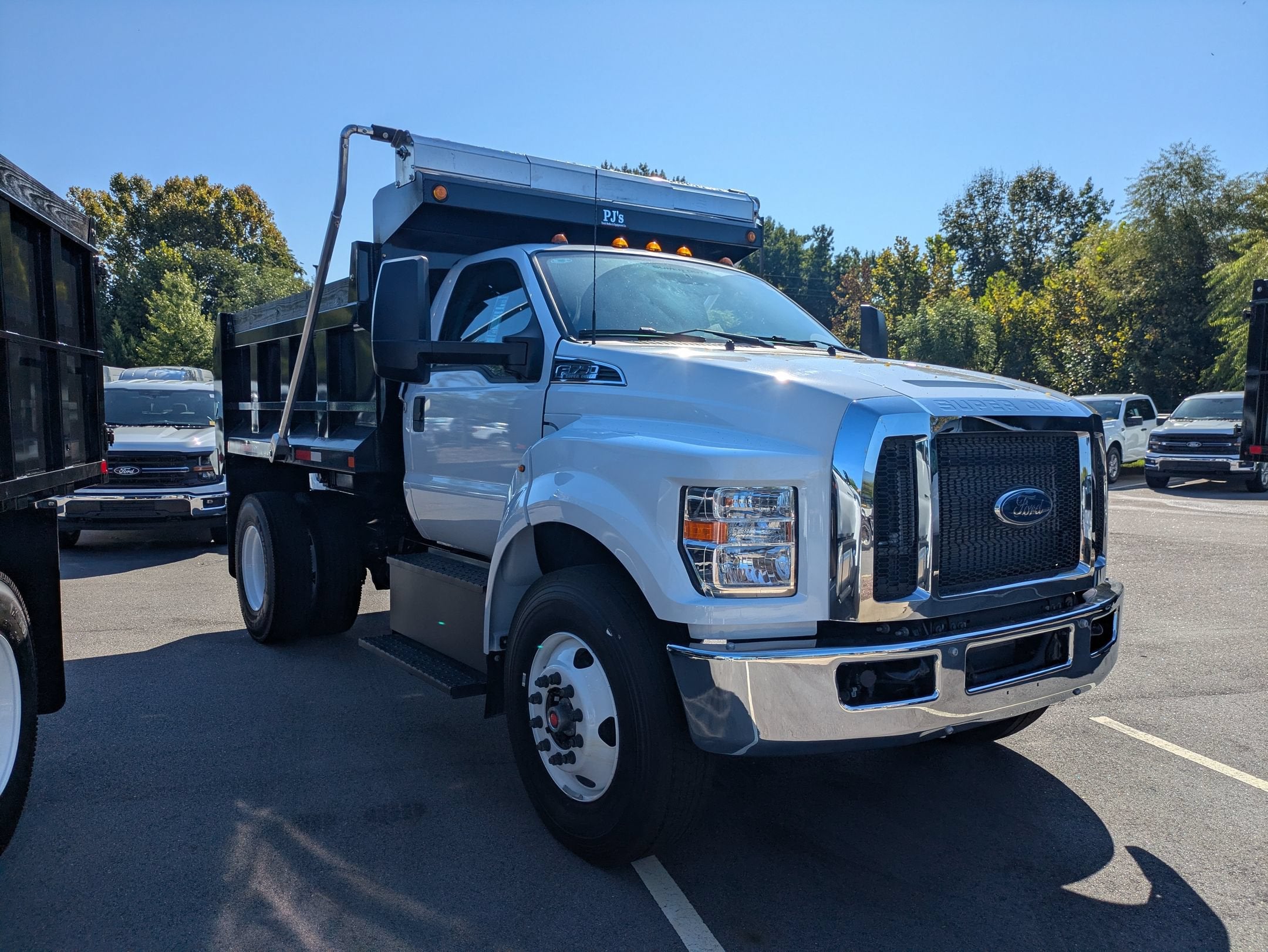 2027 Ford F-750SD Base