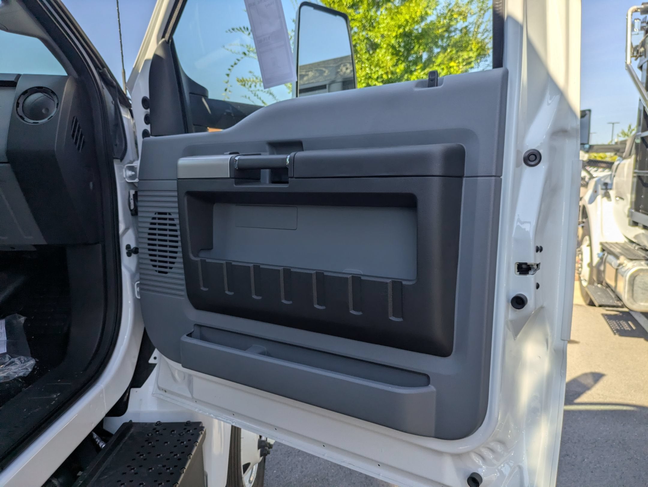 2027 Ford F-750SD Base