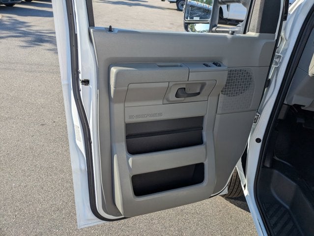 2024 Ford E-Series Cutaway Base