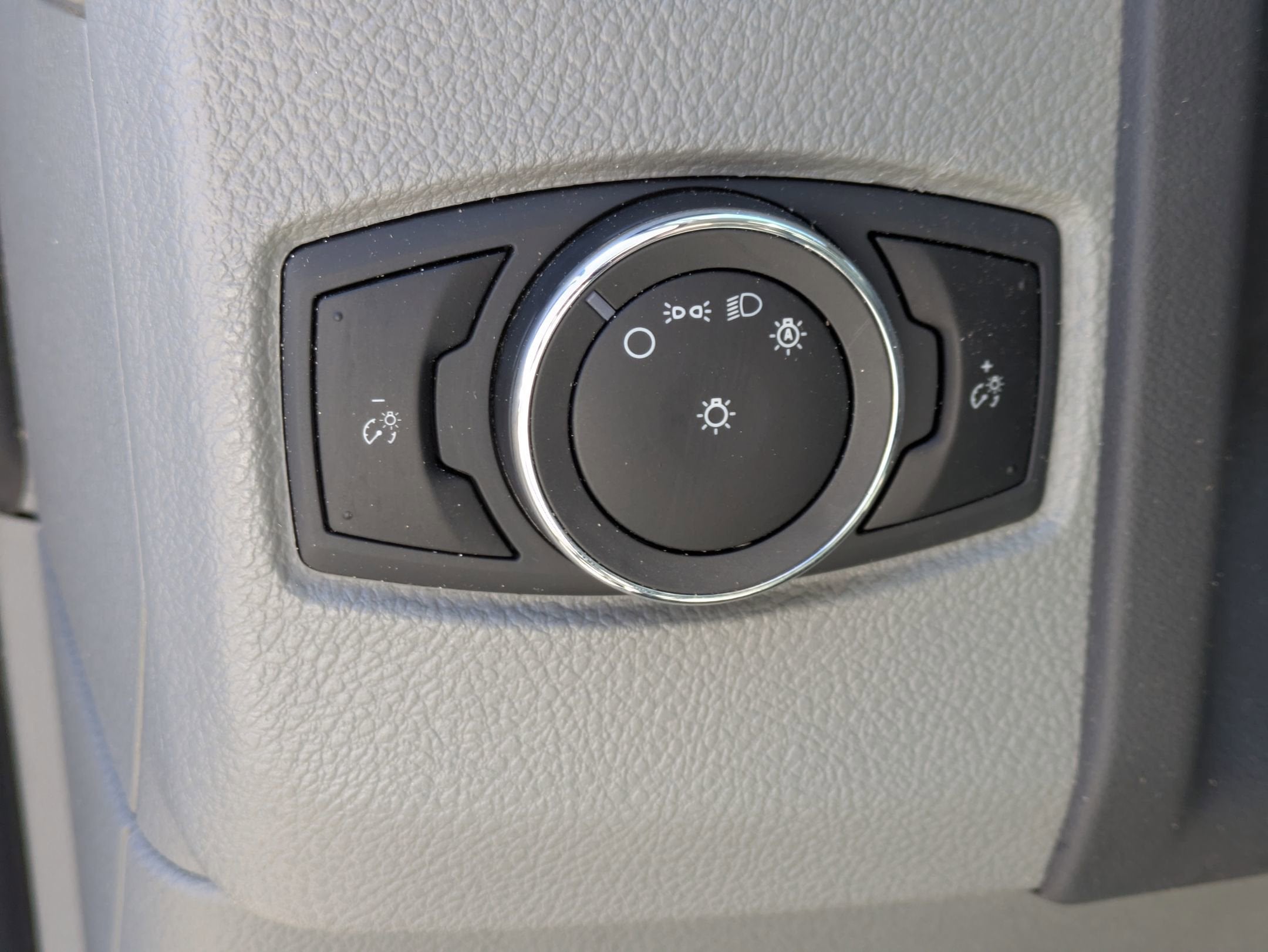 2024 Ford E-Series Cutaway Base