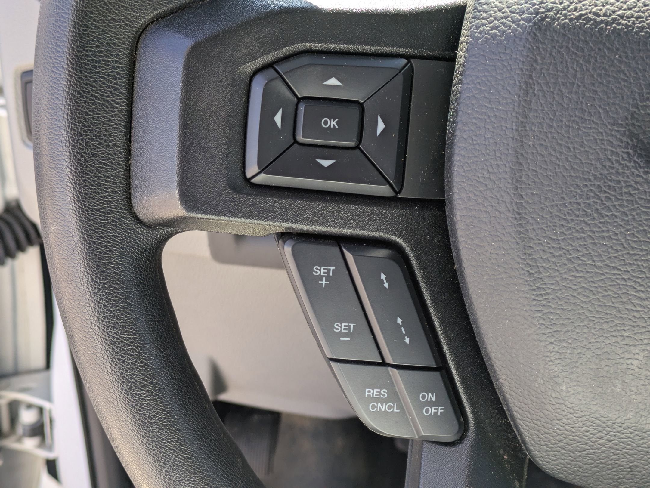 2024 Ford E-Series Cutaway Base