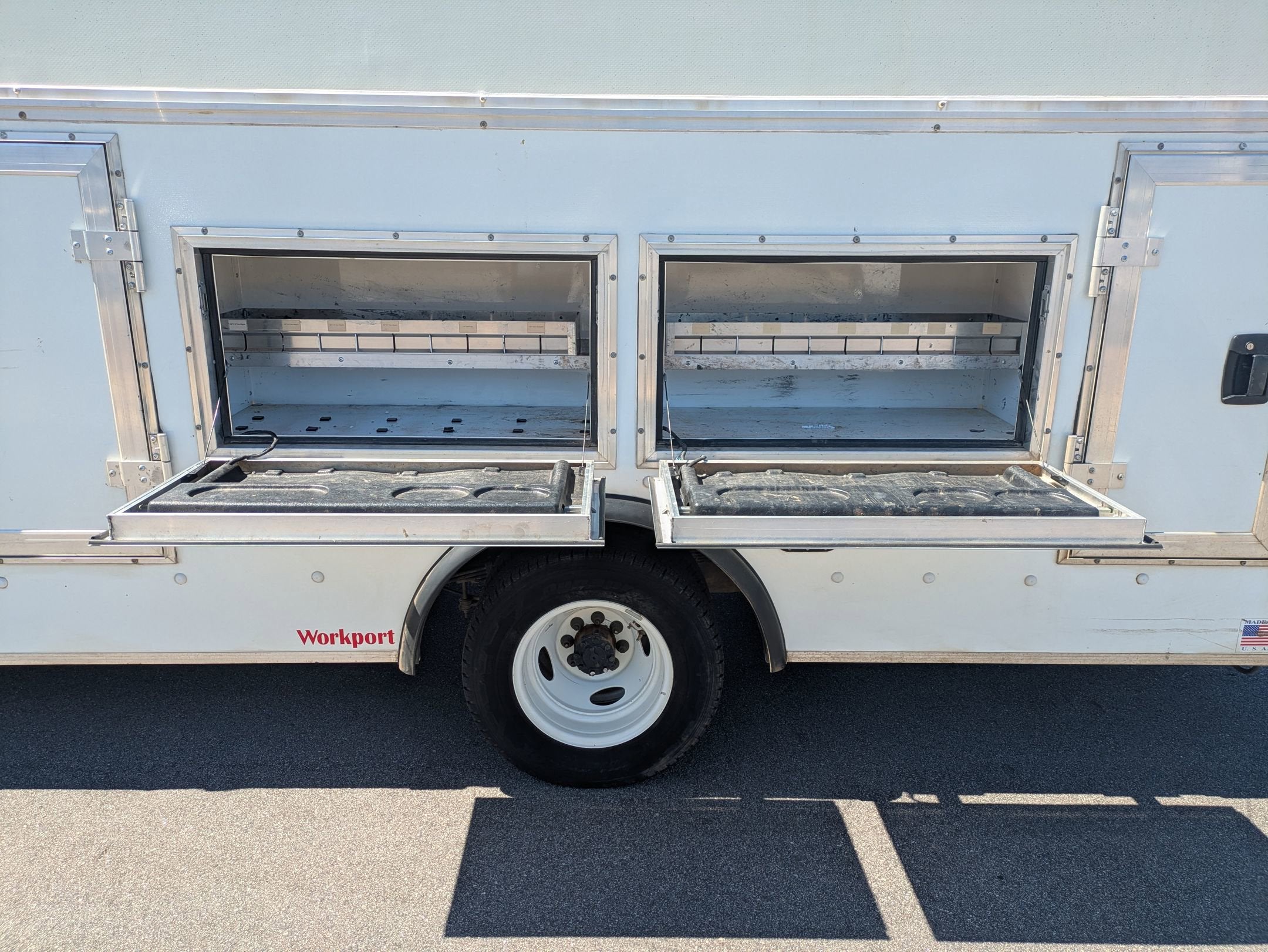 2024 Ford E-Series Cutaway Base