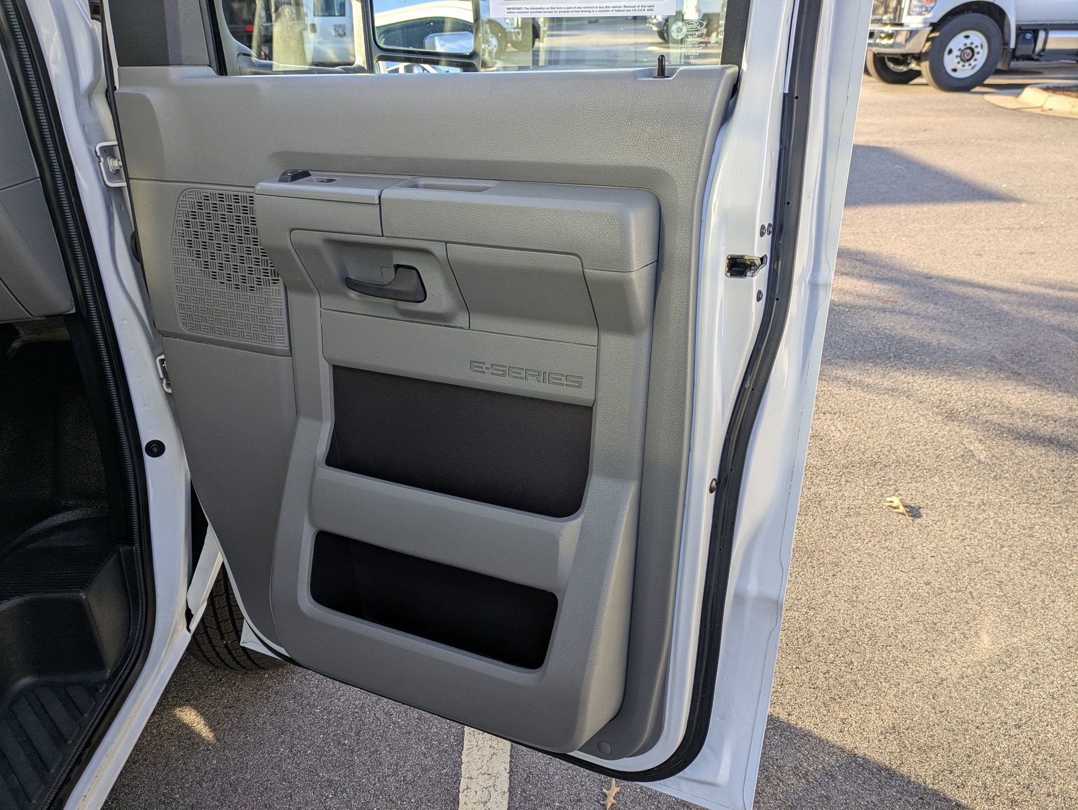 2024 Ford E-Series Cutaway Base