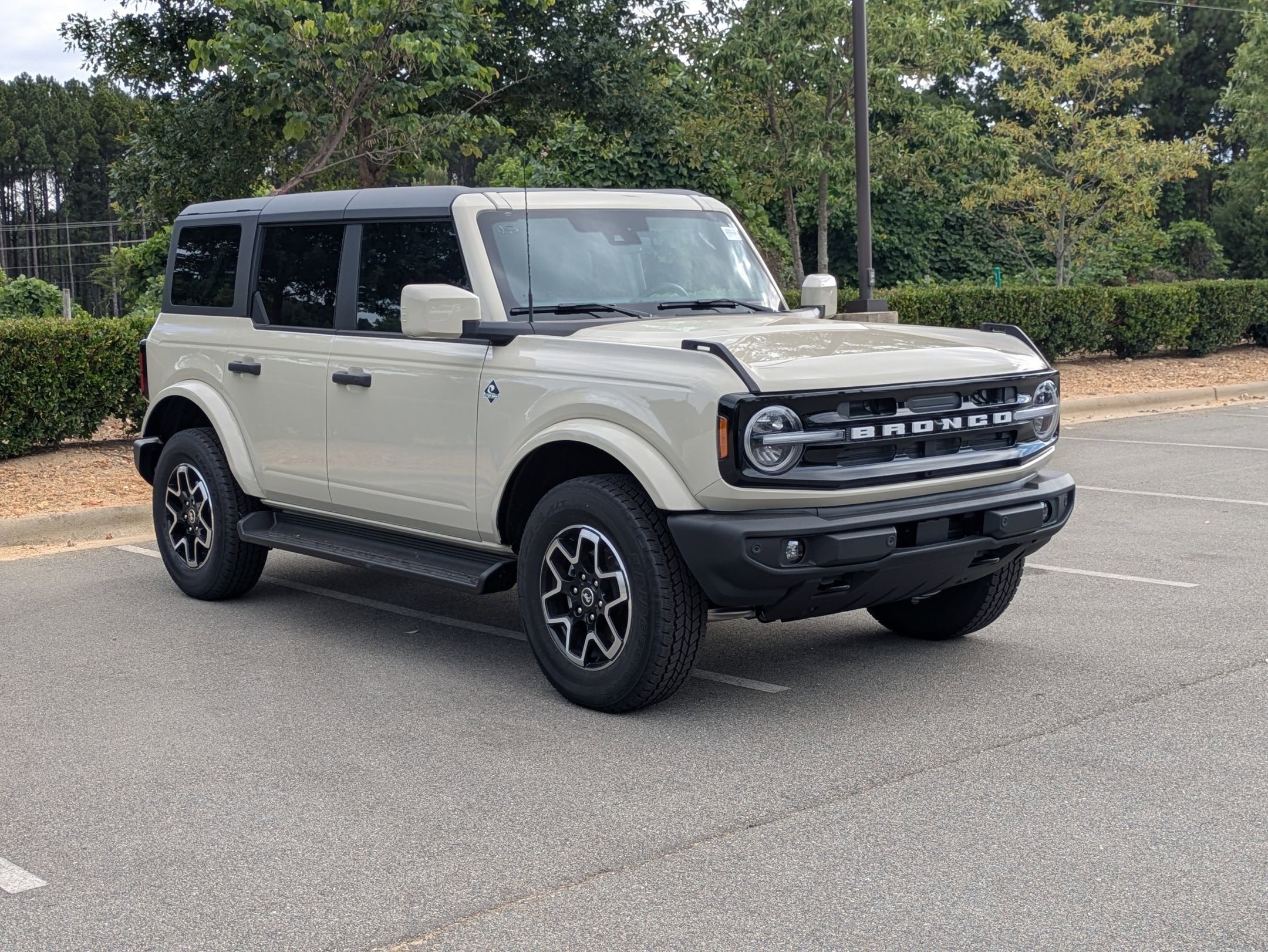 2026 Ford Bronco Outer Banks - Crossroads Courtesy Demo
