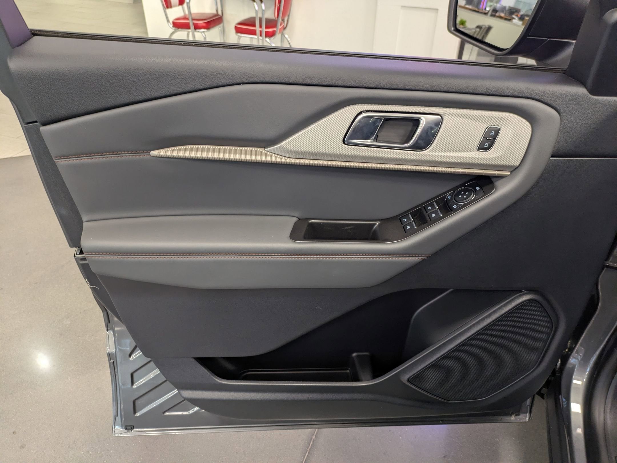 2026 Ford Explorer Active w/100A Pkg - Crossroads Courtesy Demo
