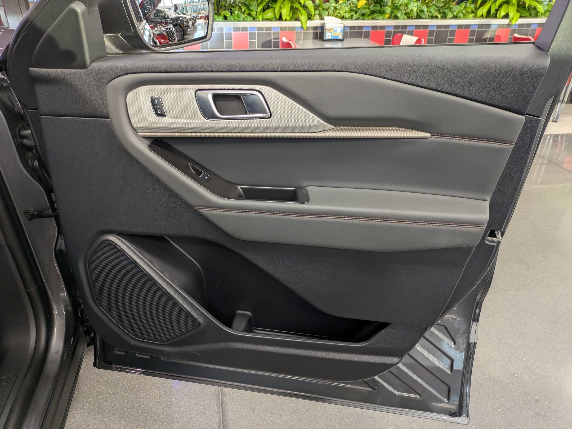 2026 Ford Explorer Active w/100A Pkg - Crossroads Courtesy Demo