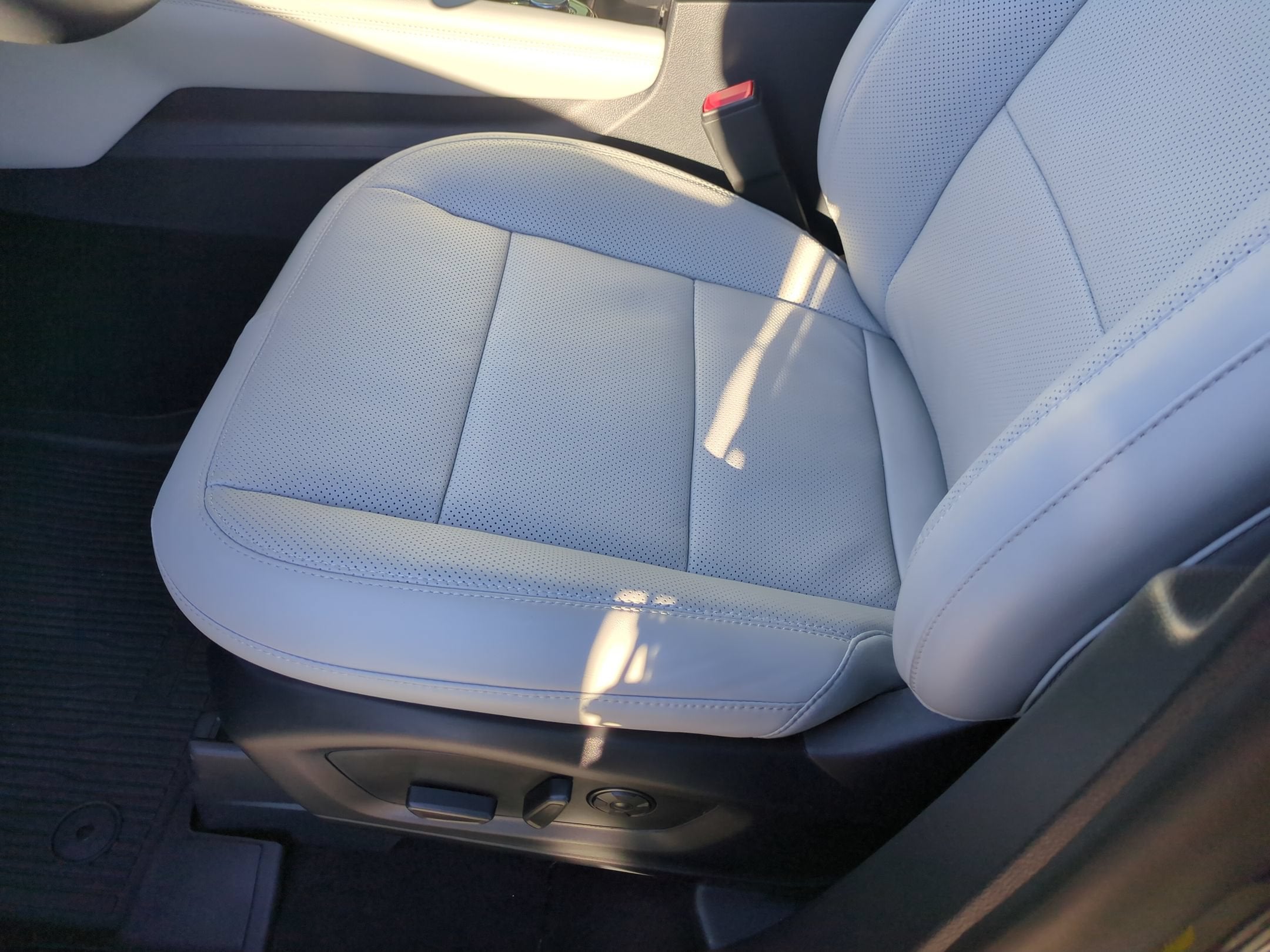 2026 Ford Explorer Platinum - Crossroads Courtesy Demo