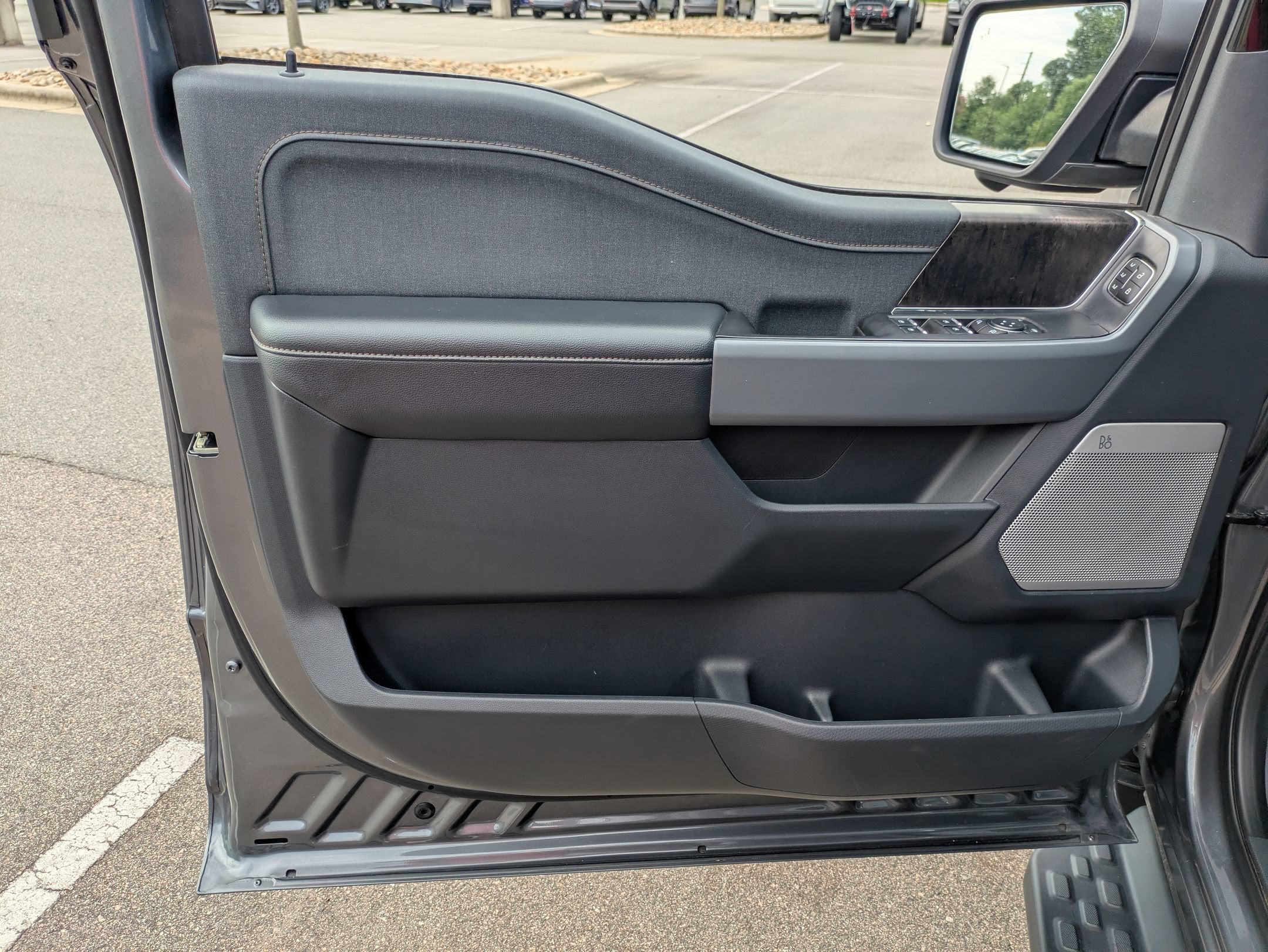 2023 Ford F-150 Lightning LARIAT