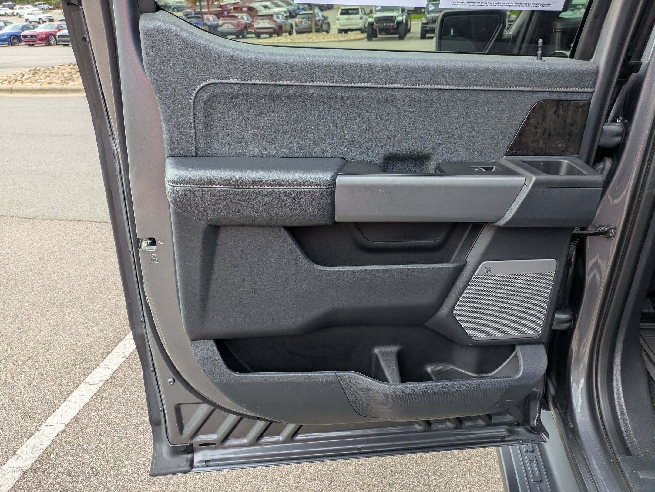 2023 Ford F-150 Lightning LARIAT