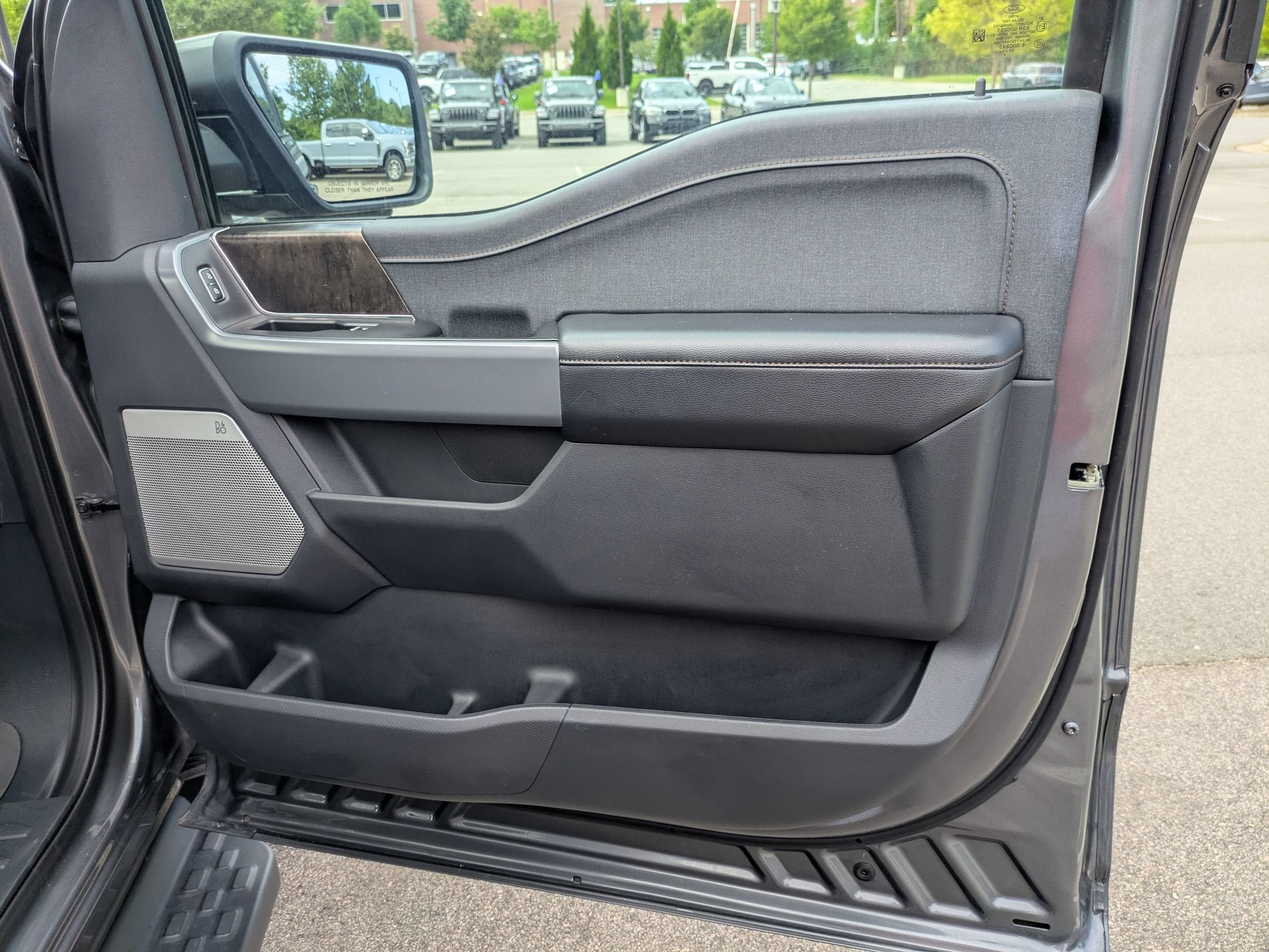 2023 Ford F-150 Lightning LARIAT