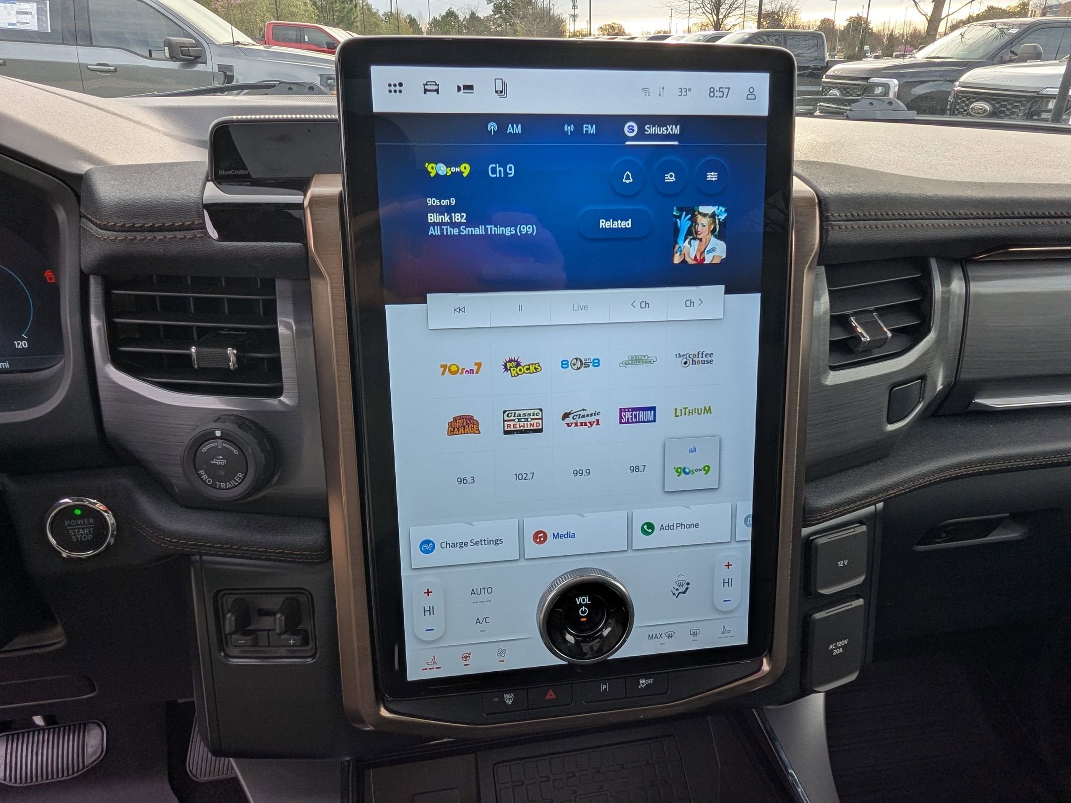 2025 Ford F-150 Lightning LARIAT