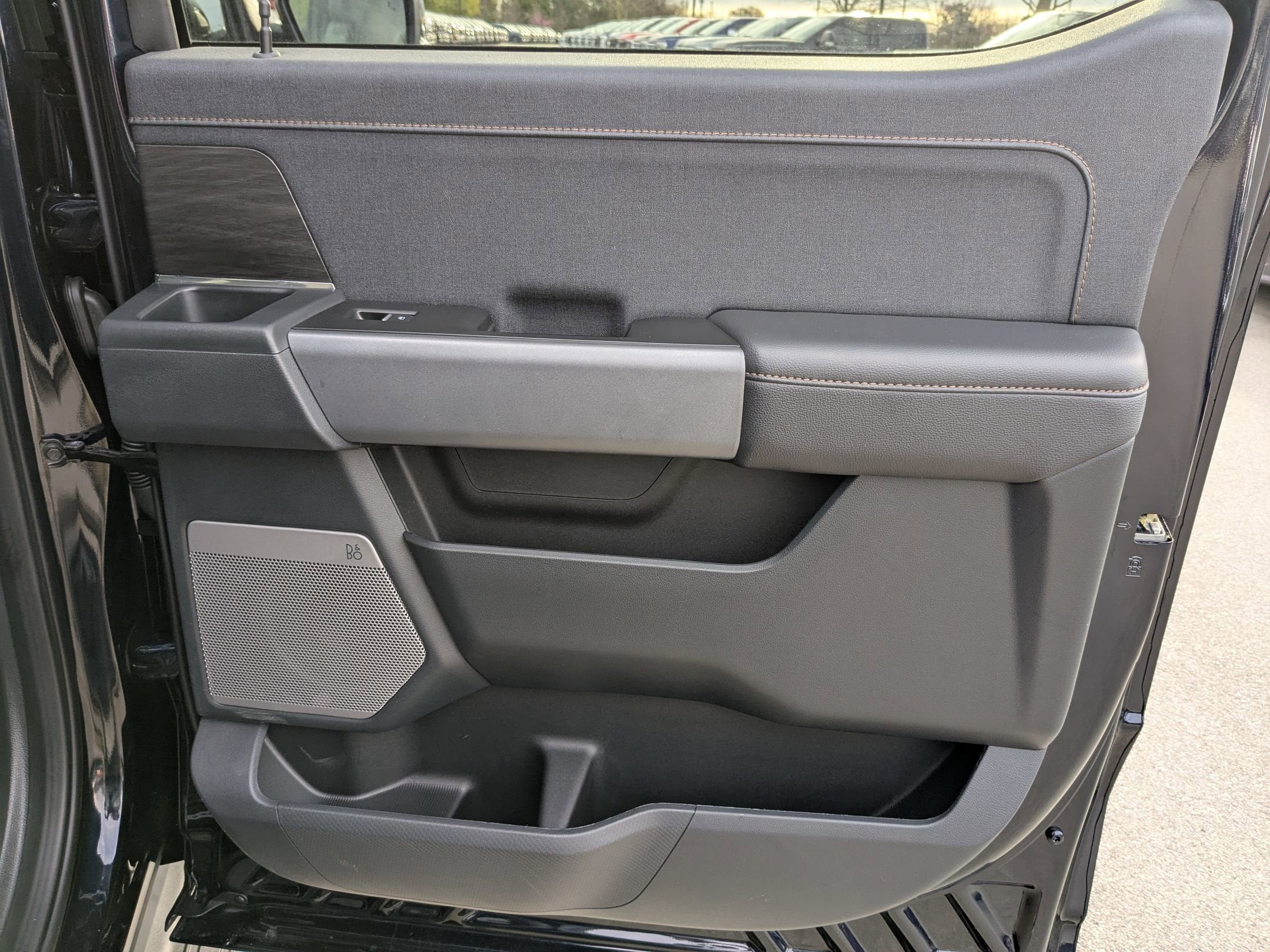 2025 Ford F-150 Lightning LARIAT