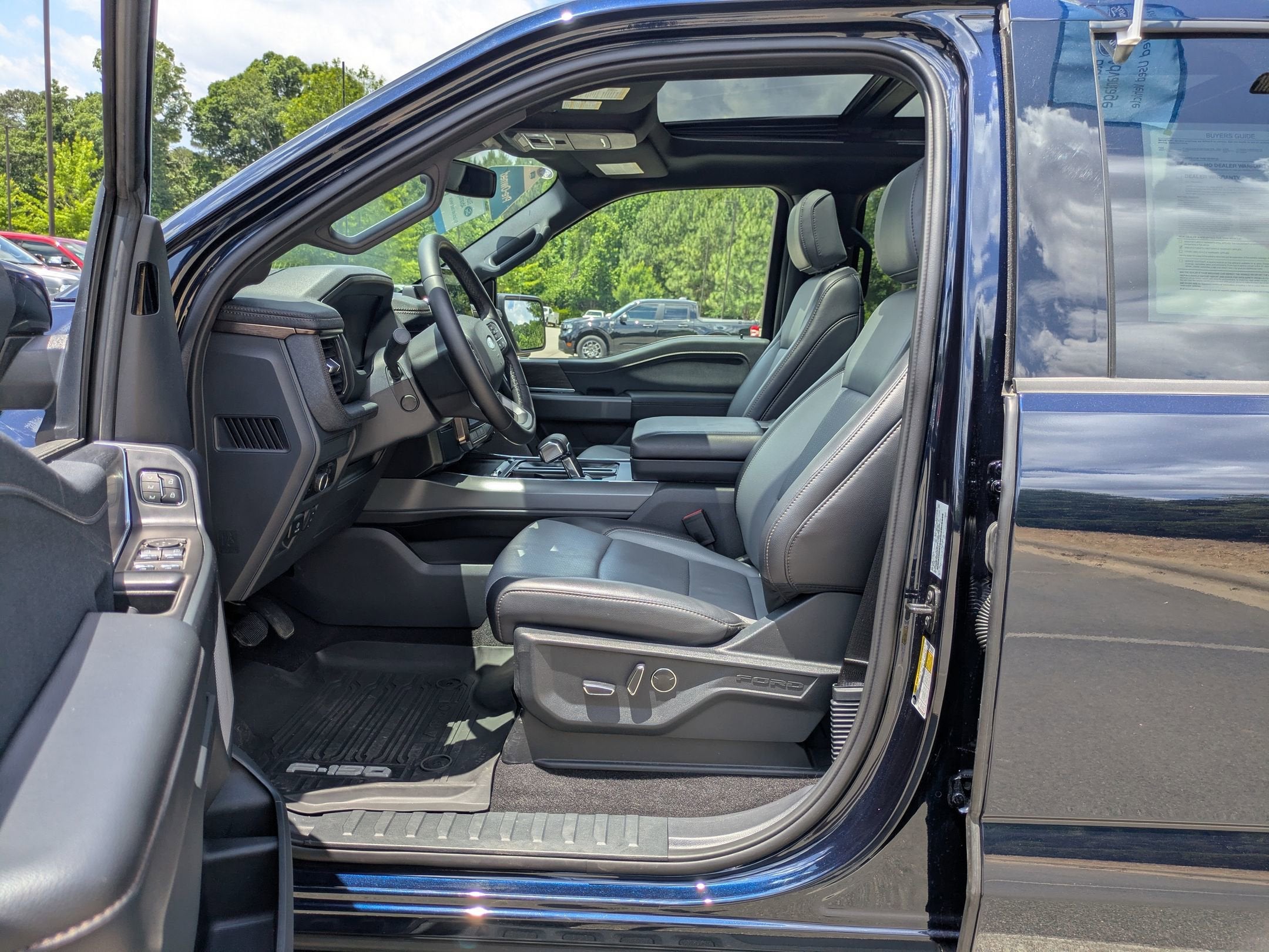 2025 Ford F-150 Lightning LARIAT