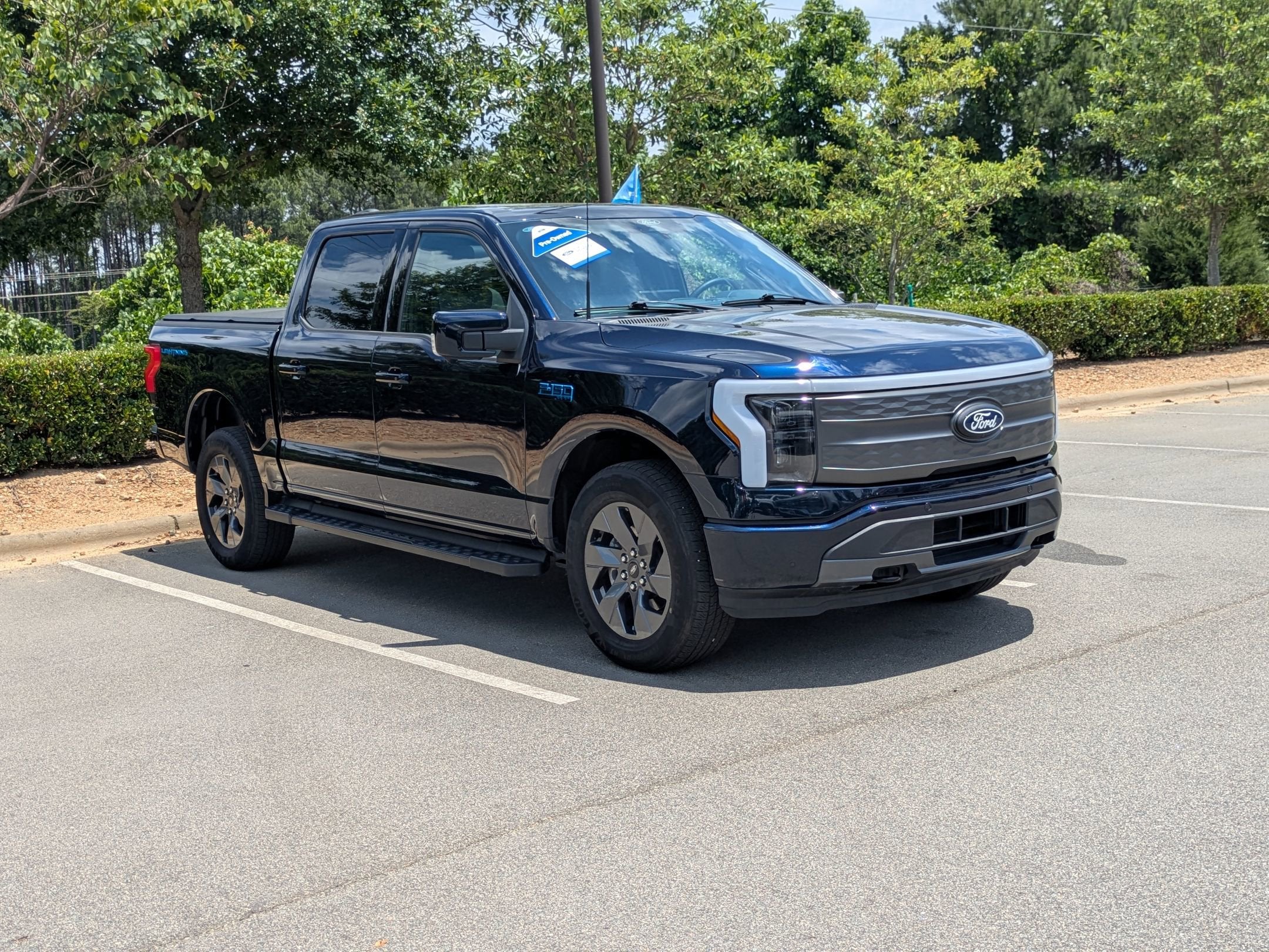 2025 Ford F-150 Lightning LARIAT