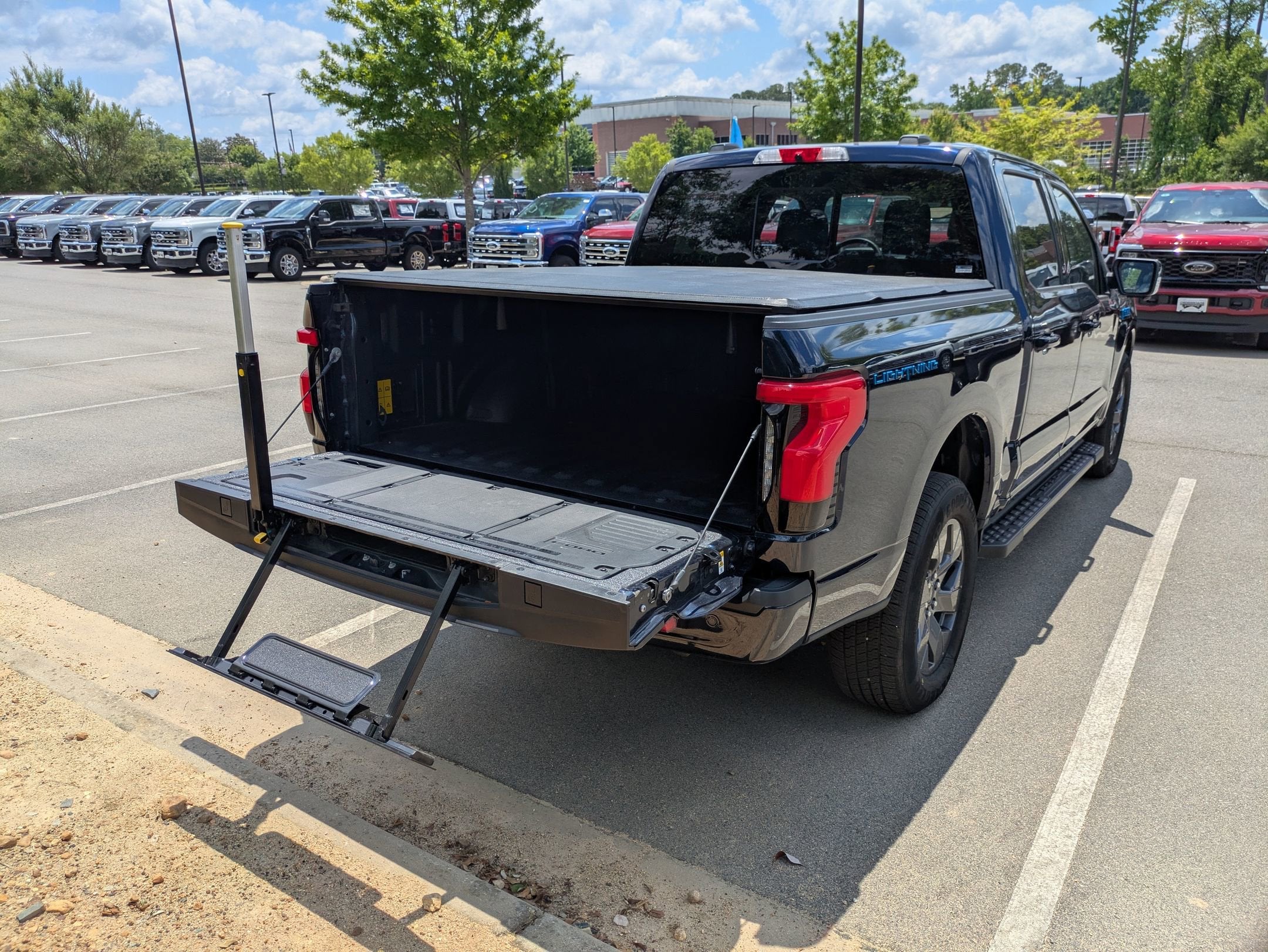 2025 Ford F-150 Lightning LARIAT