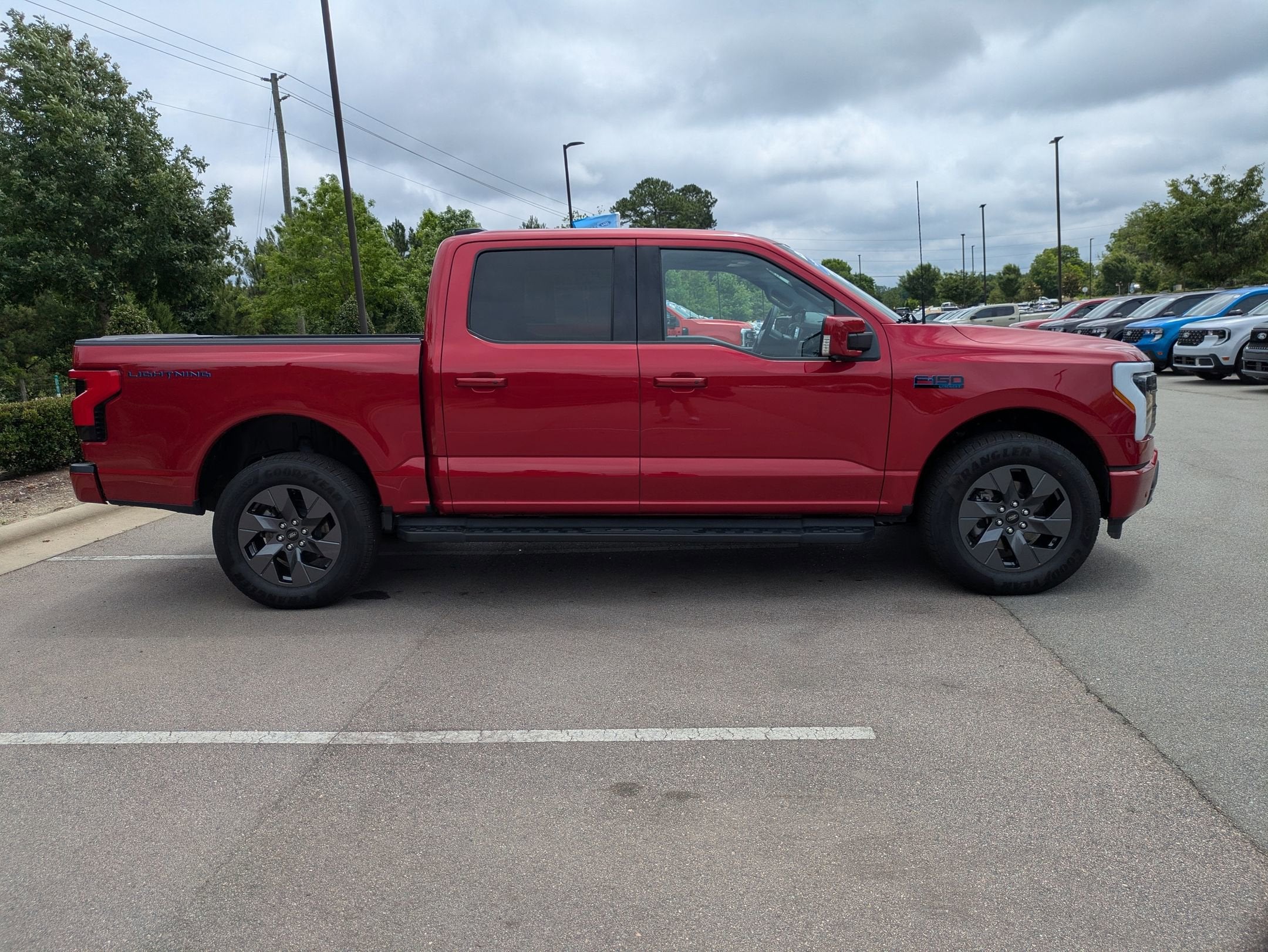 2025 Ford F-150 Lightning LARIAT