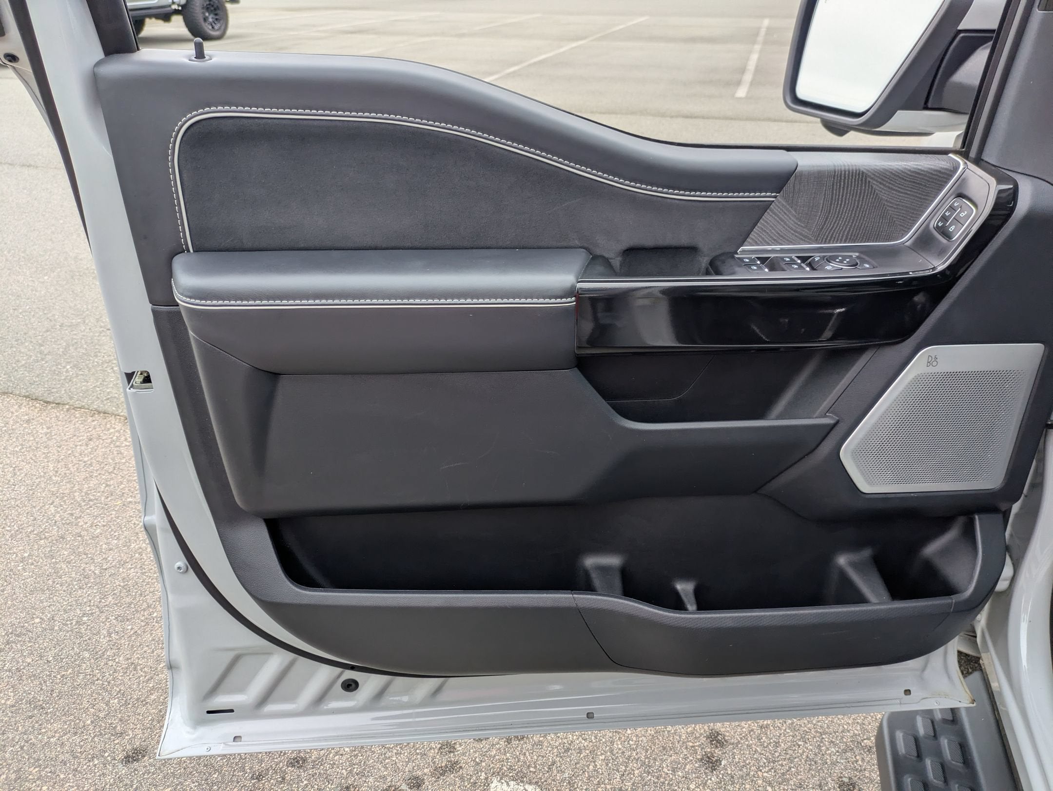 2024 Ford F-150 Lightning Platinum