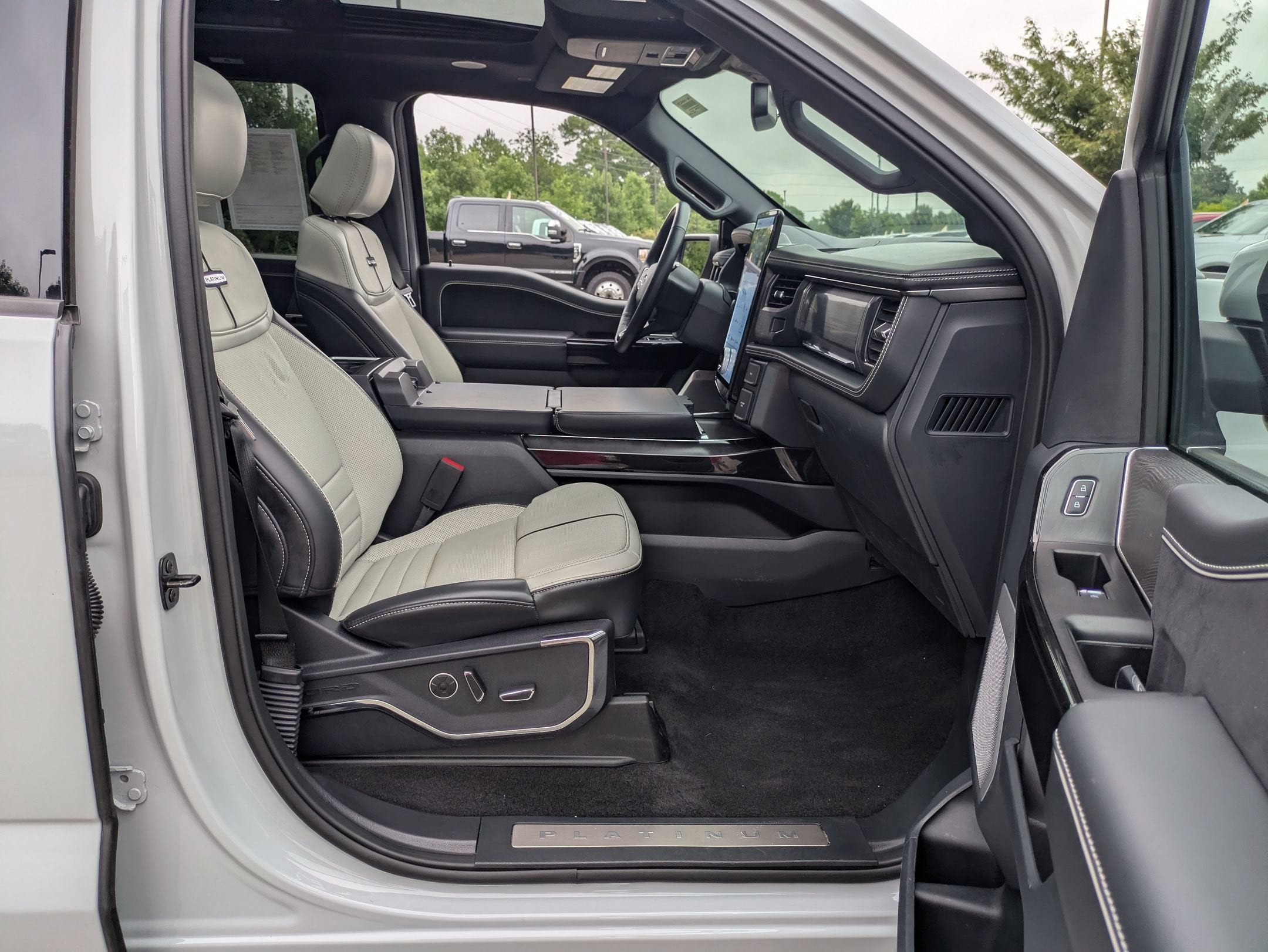 2024 Ford F-150 Lightning Platinum