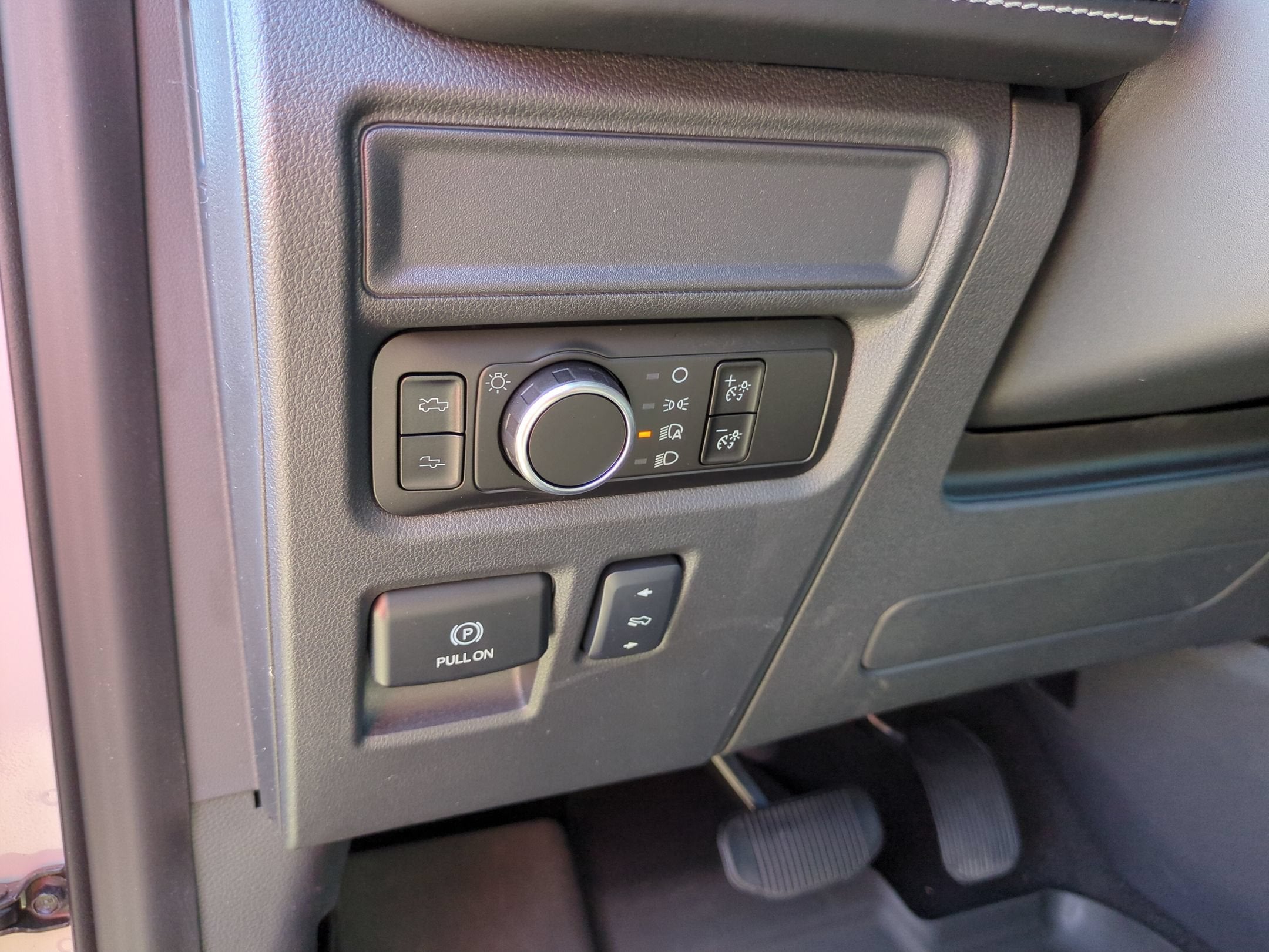 2025 Ford F-150 Lightning Platinum
