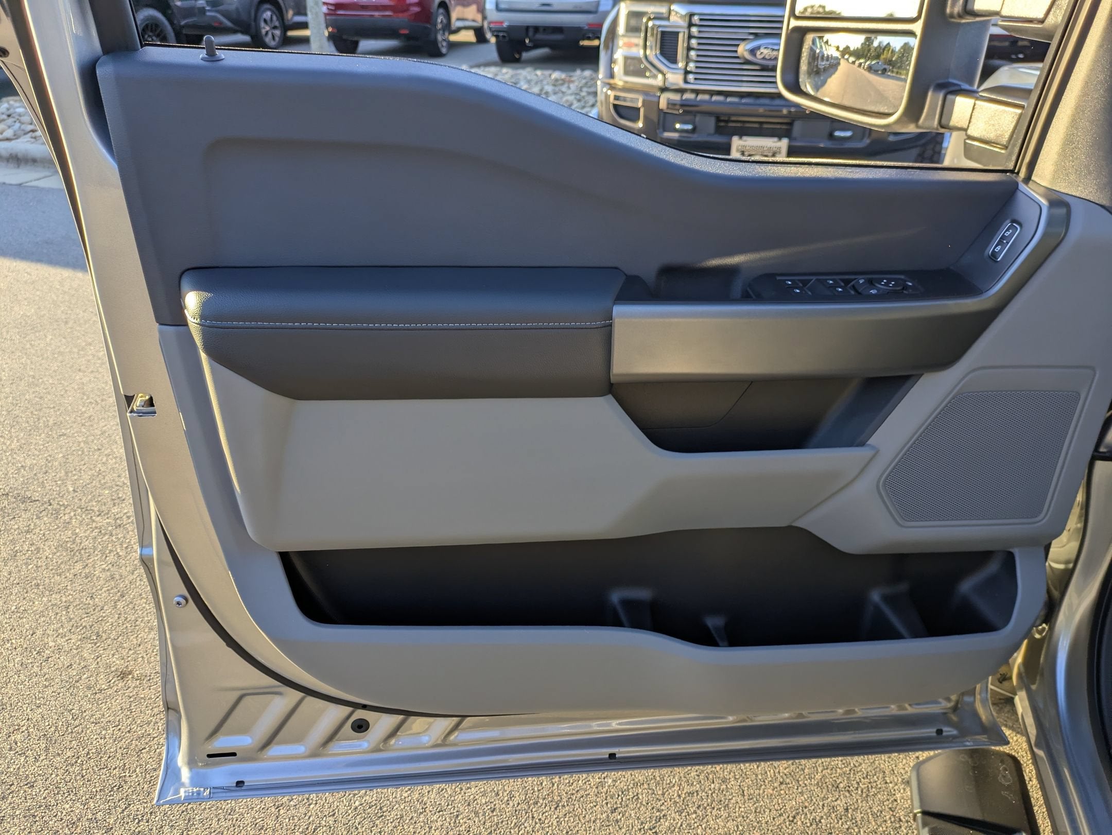 2027 Ford Super Duty F-250 SRW XLT