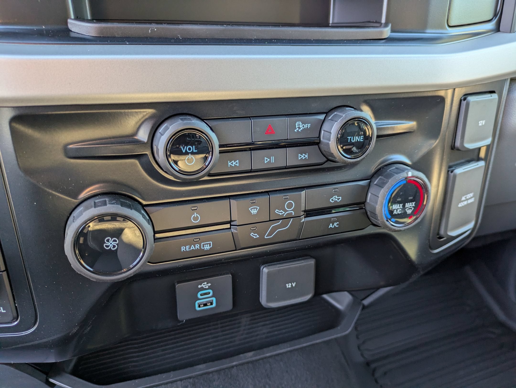 2027 Ford Super Duty F-250 SRW XLT