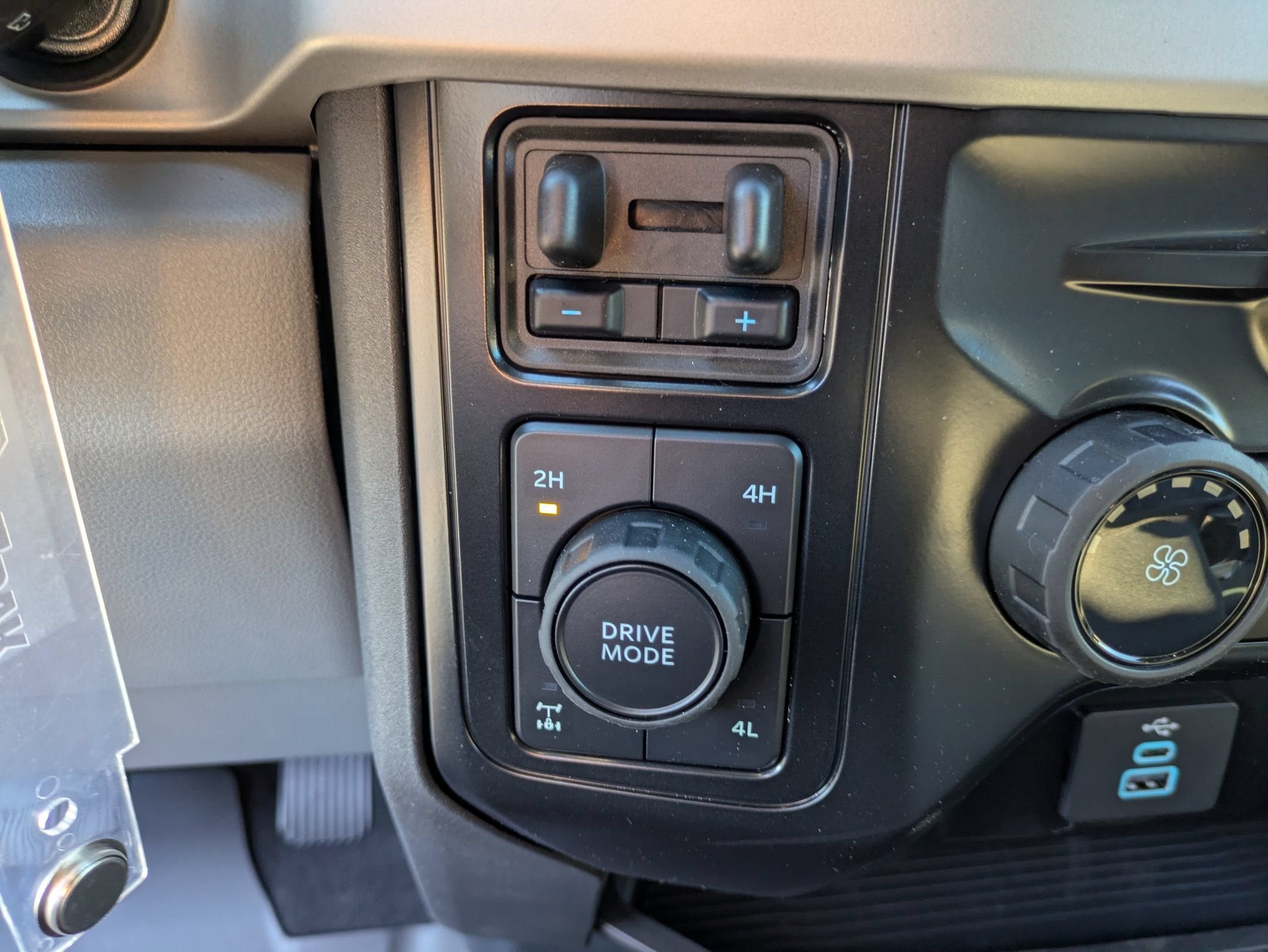 2027 Ford Super Duty F-250 SRW XLT