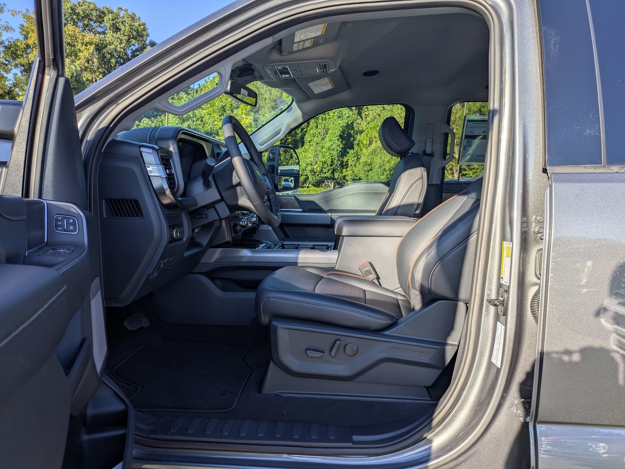 2027 Ford Super Duty F-250 SRW LARIAT