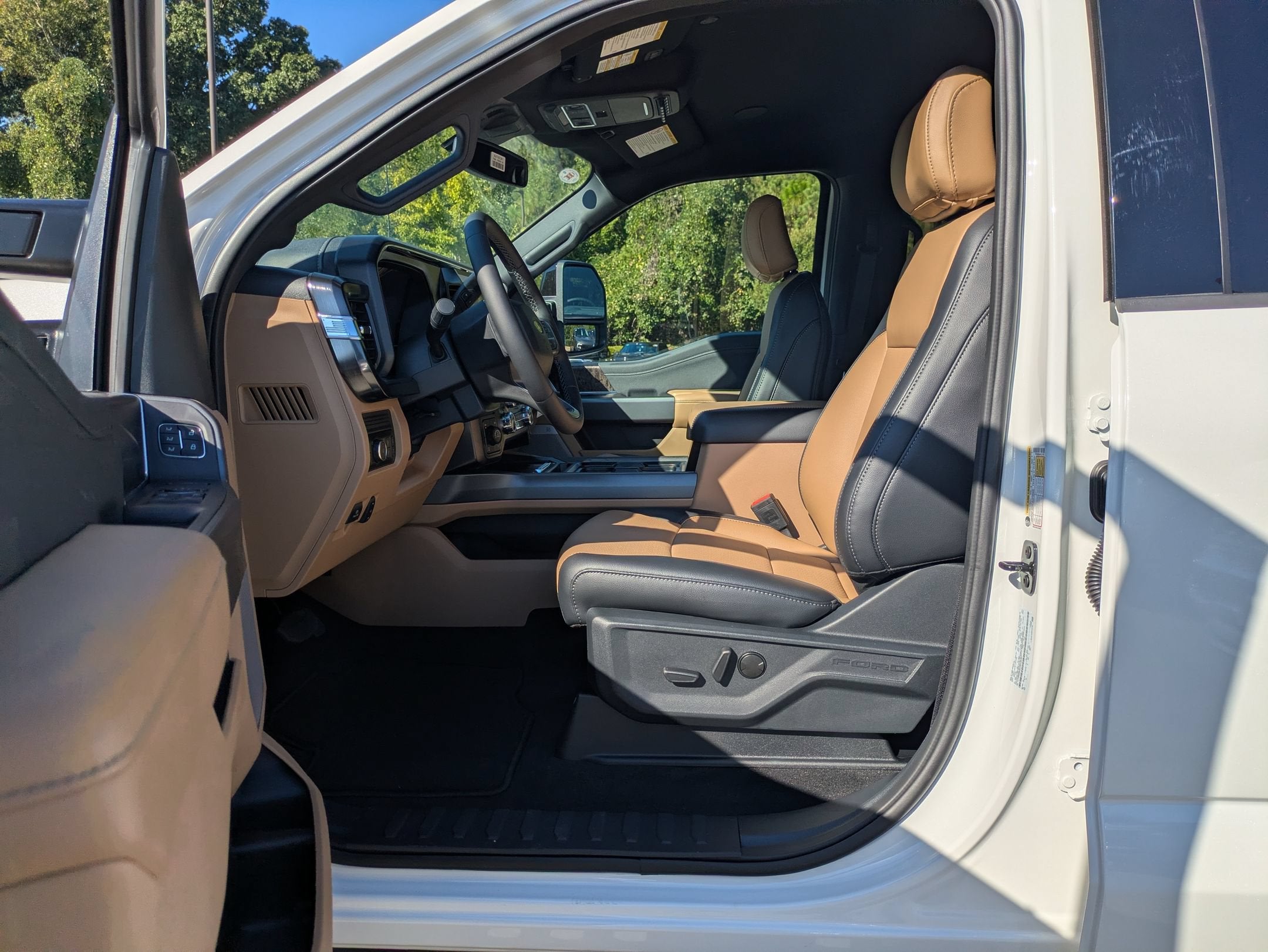 2027 Ford Super Duty F-250 SRW LARIAT