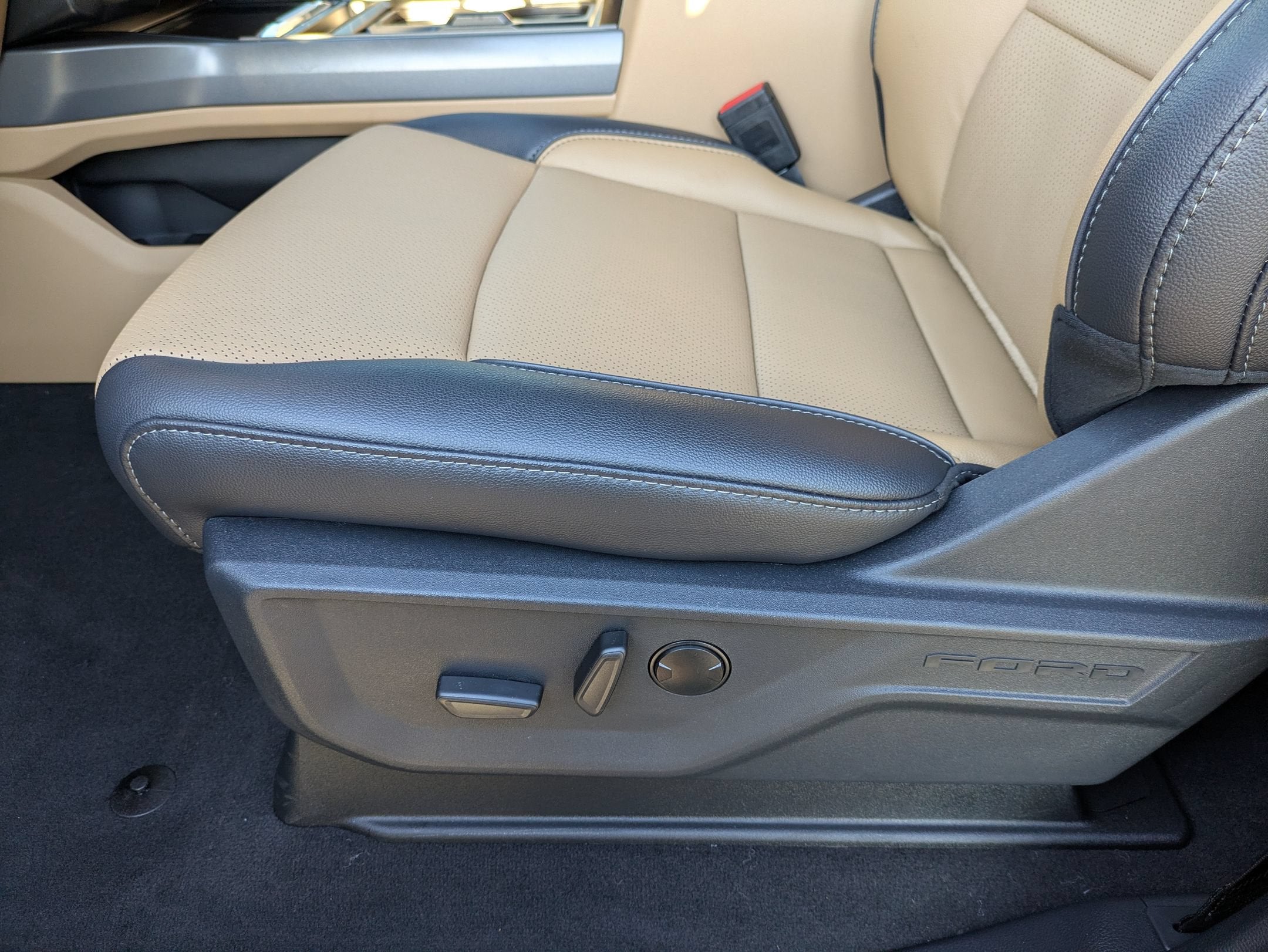 2027 Ford Super Duty F-250 SRW LARIAT