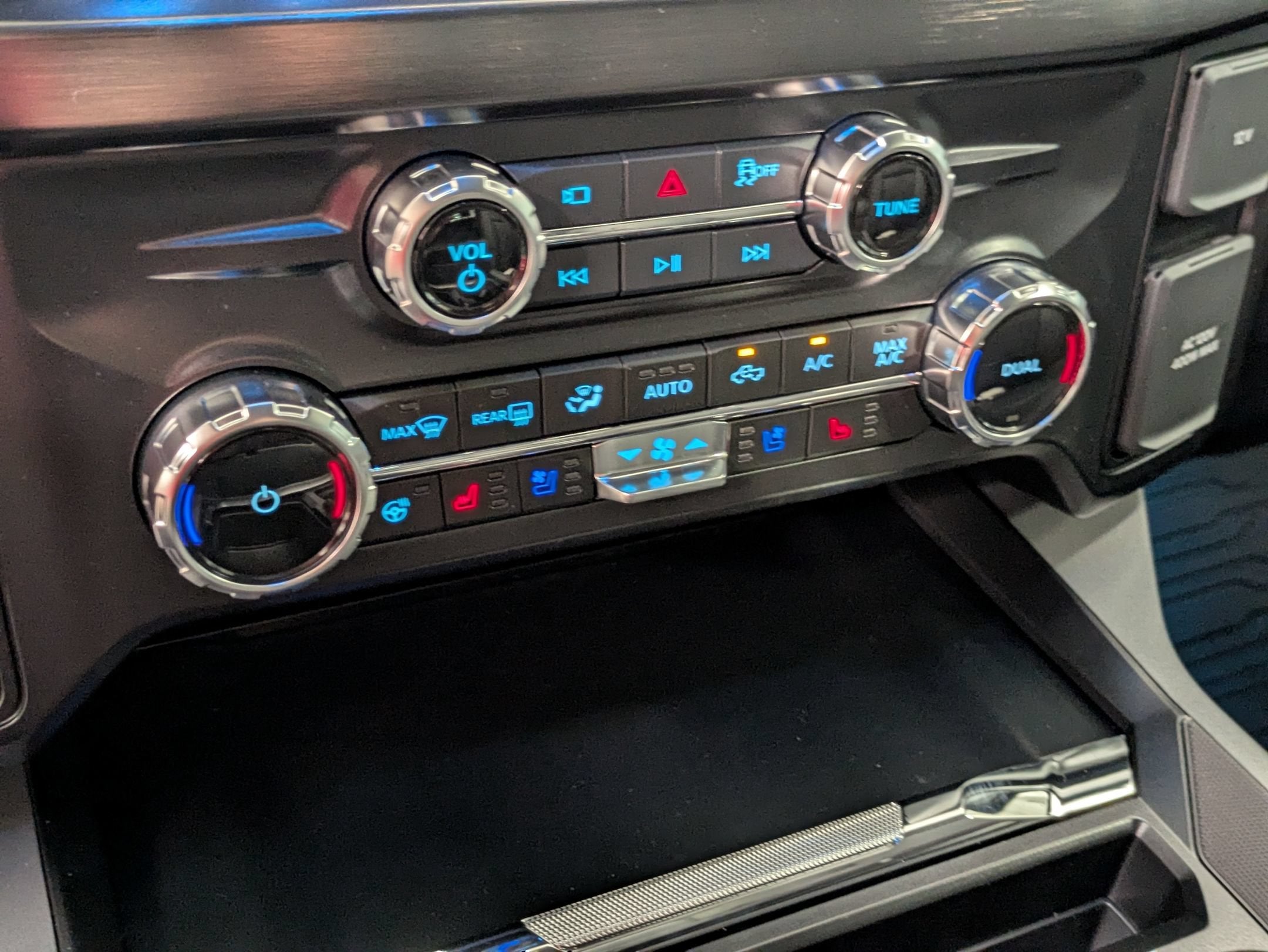 2027 Ford Super Duty F-250 SRW LARIAT