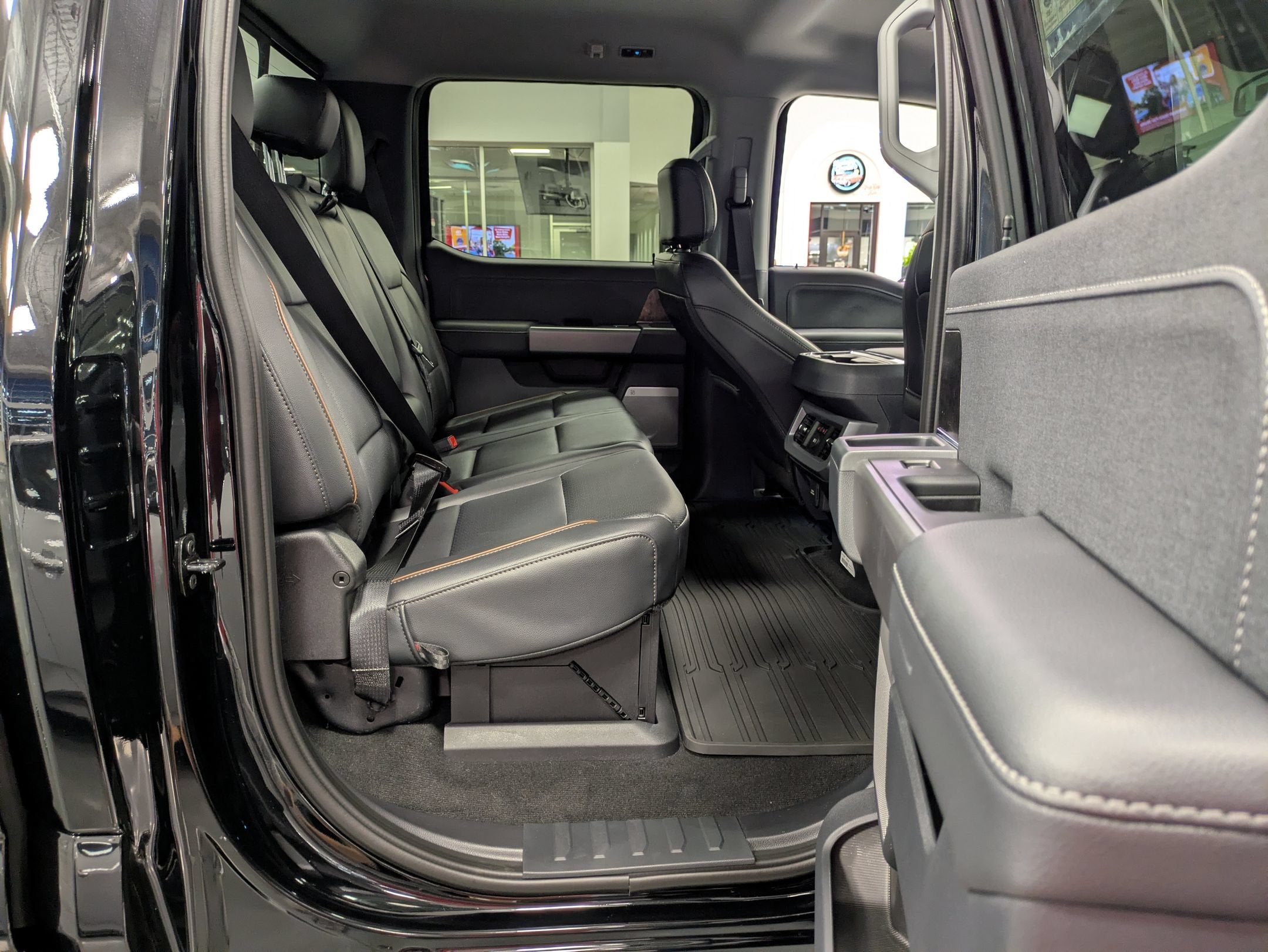 2027 Ford Super Duty F-250 SRW LARIAT